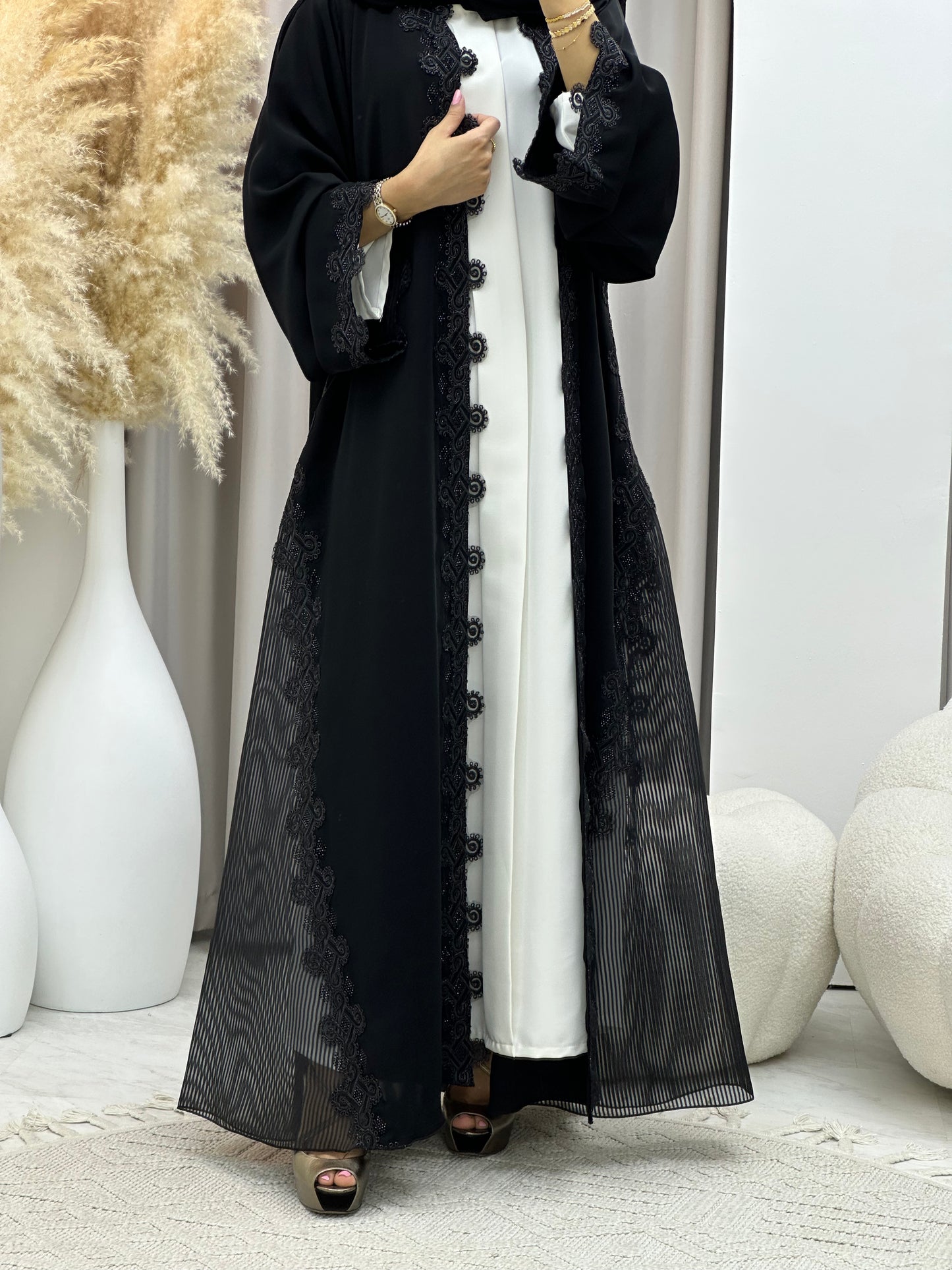 C 0472-01 Black Classic Lace Abaya