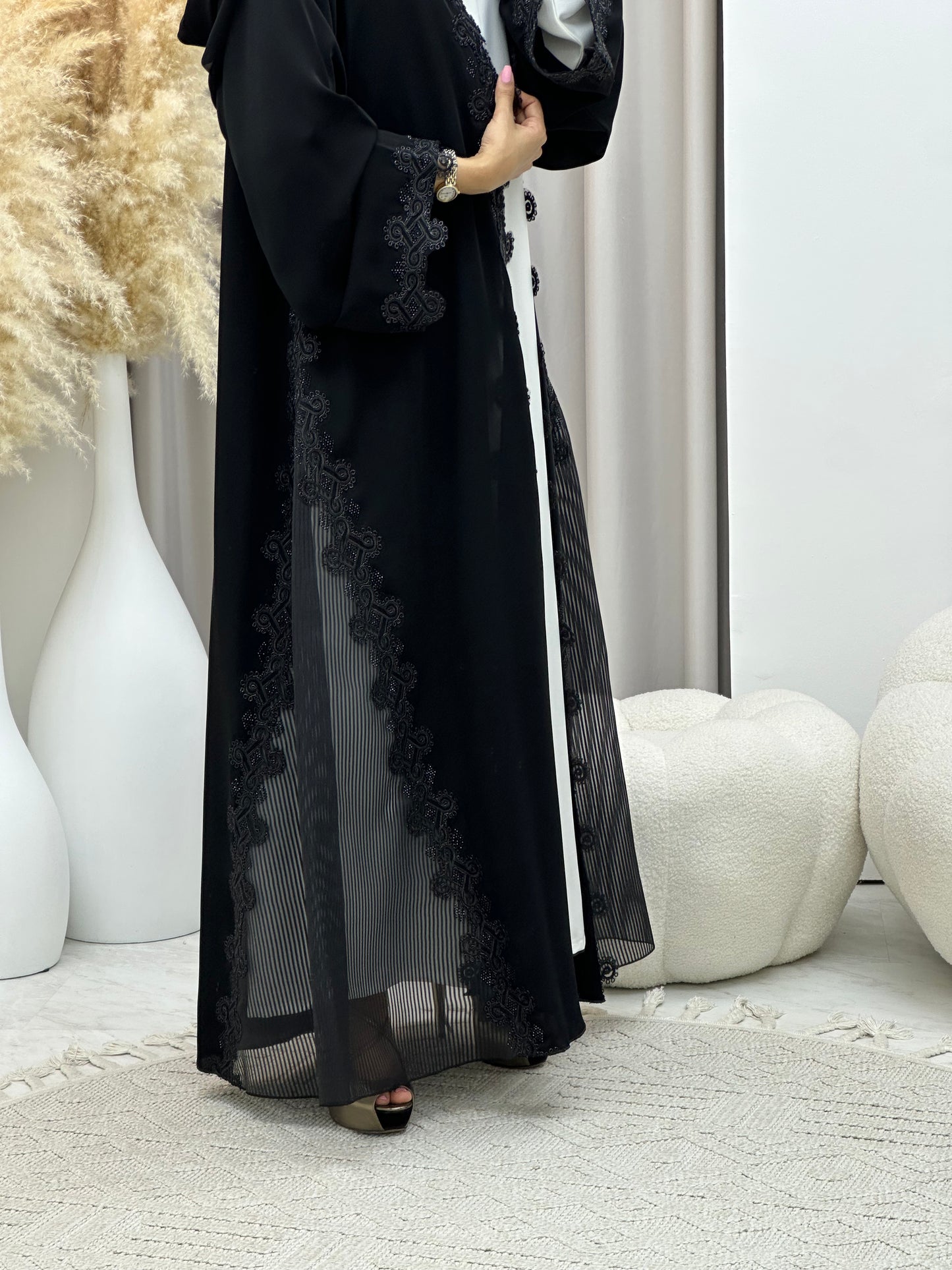 C 0472-01 Black Classic Lace Abaya