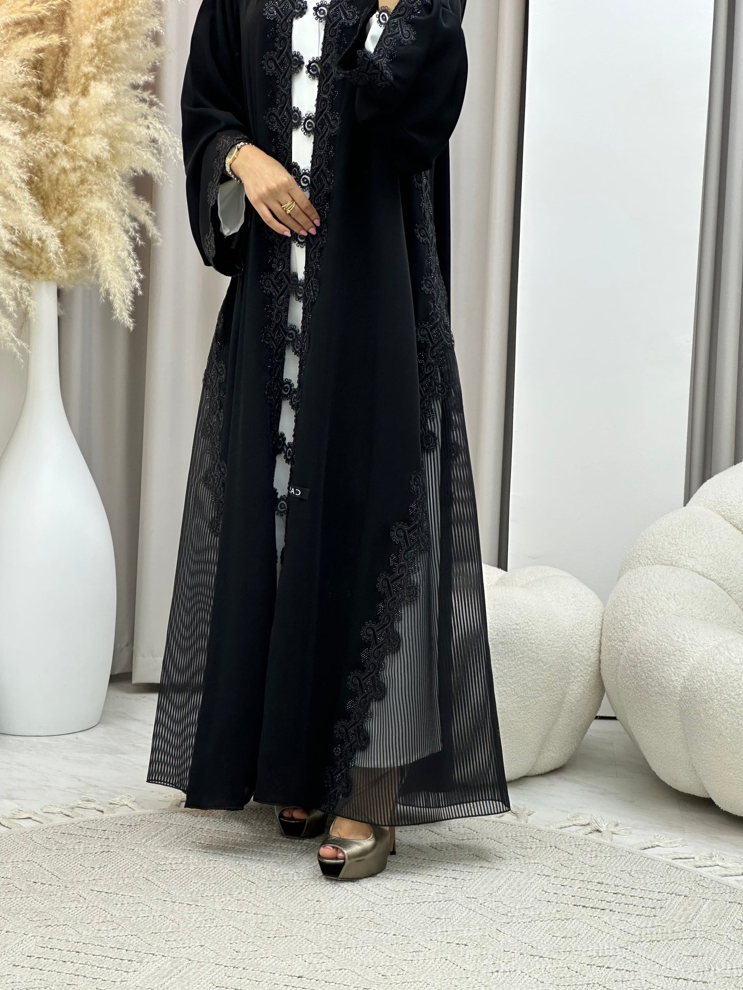 C 0472-01 Black Classic Lace Abaya