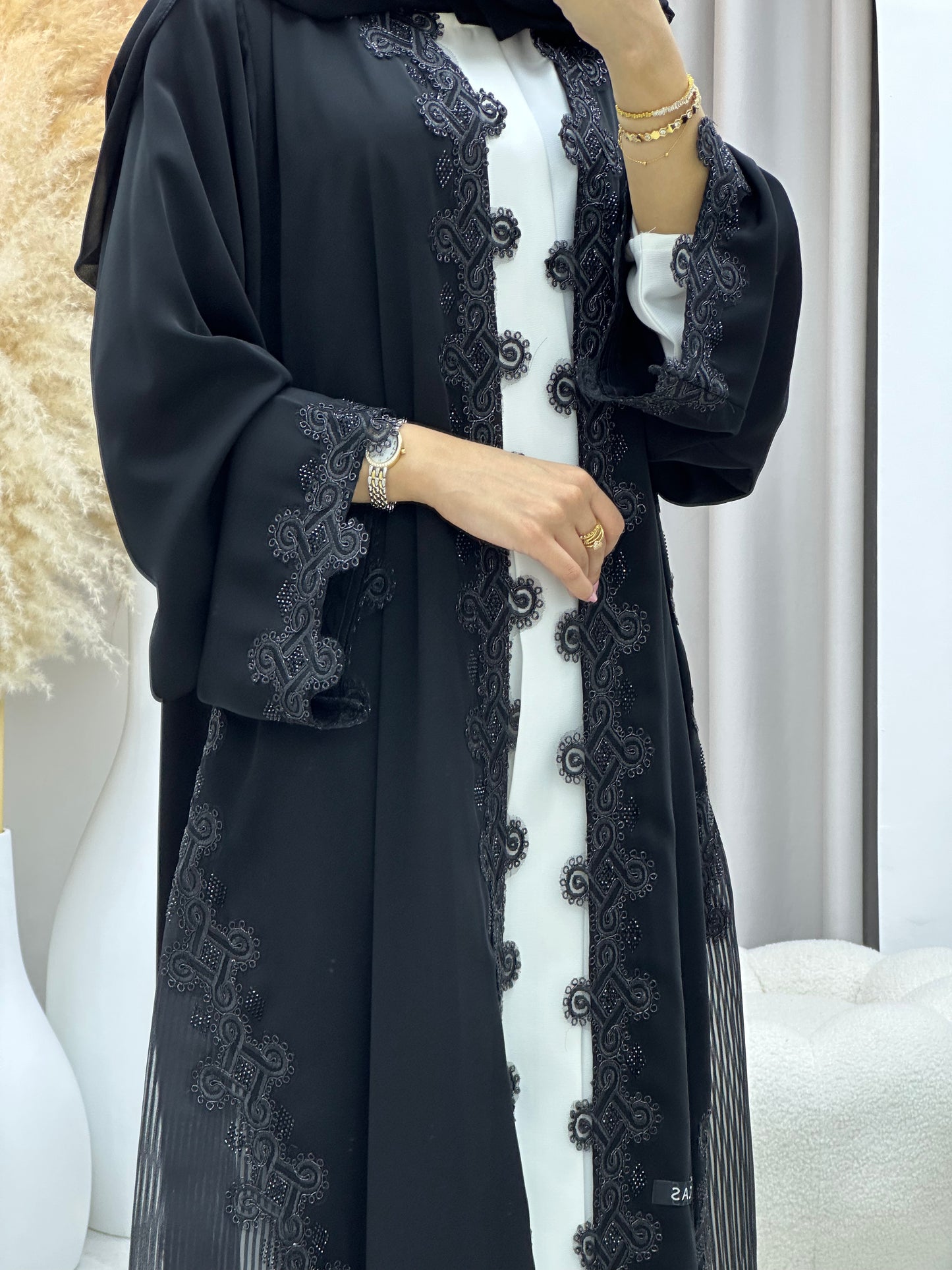 C 0472-01 Black Classic Lace Abaya