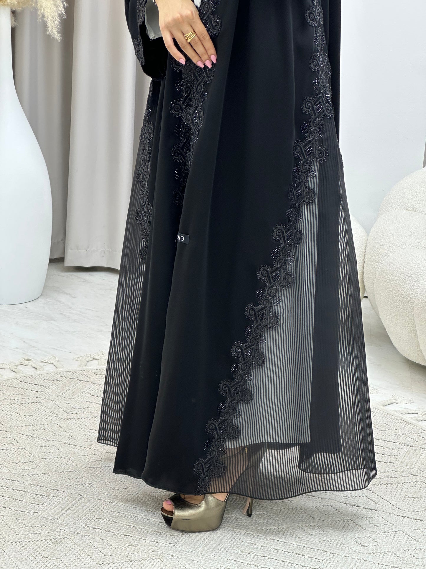 C 0472-01 Black Classic Lace Abaya