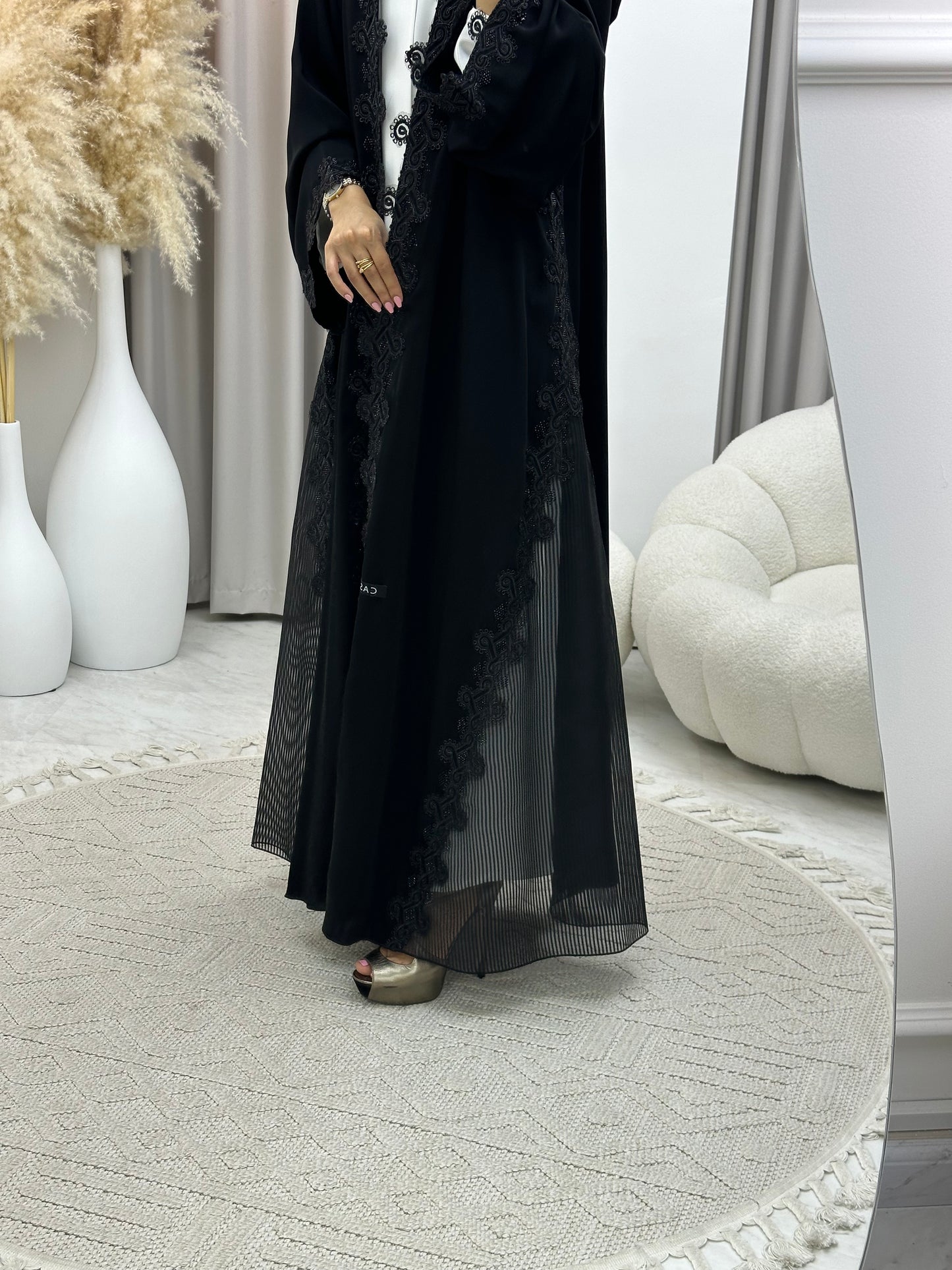 C 0472-01 Black Classic Lace Abaya