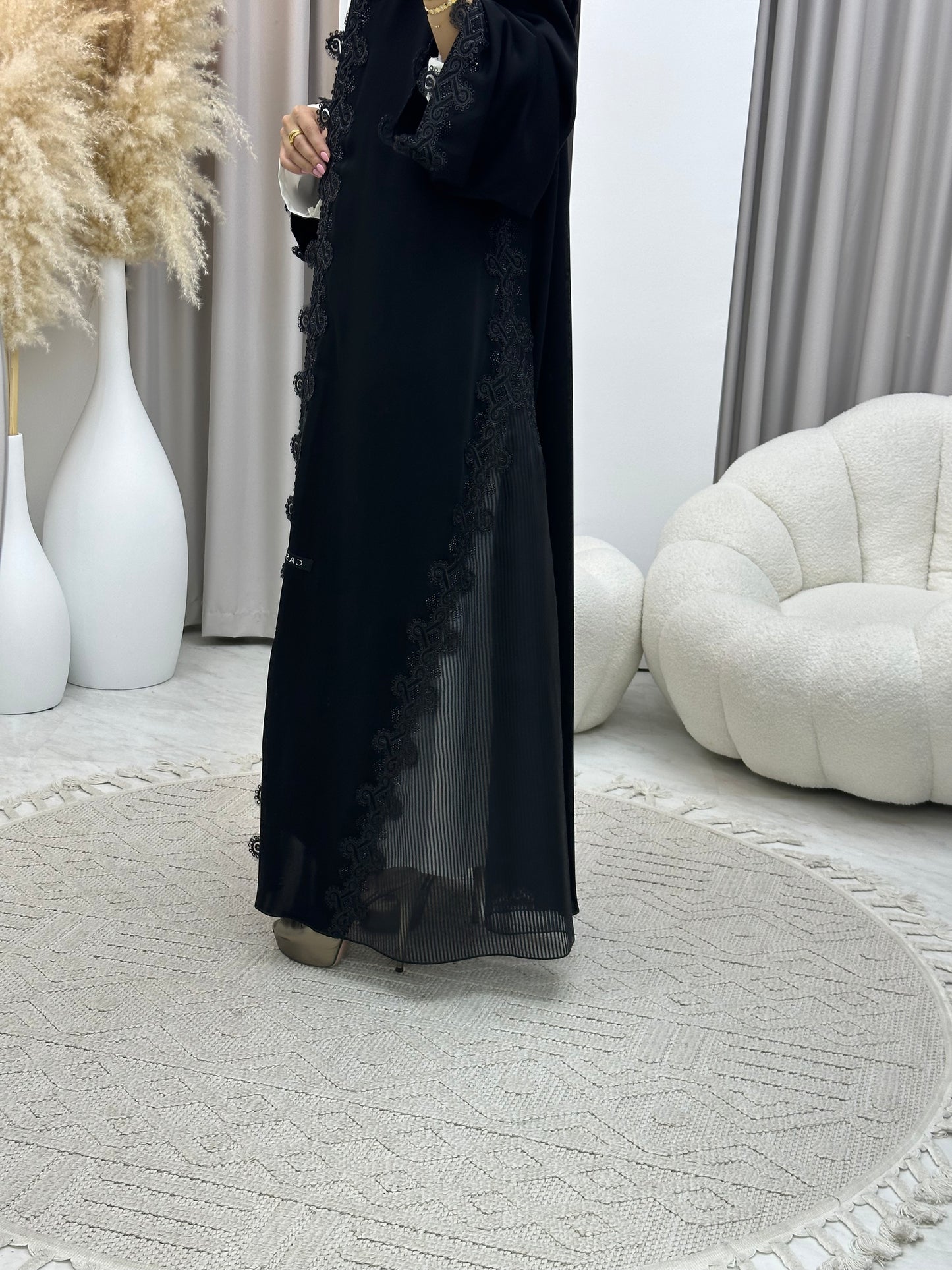 C 0472-01 Black Classic Lace Abaya