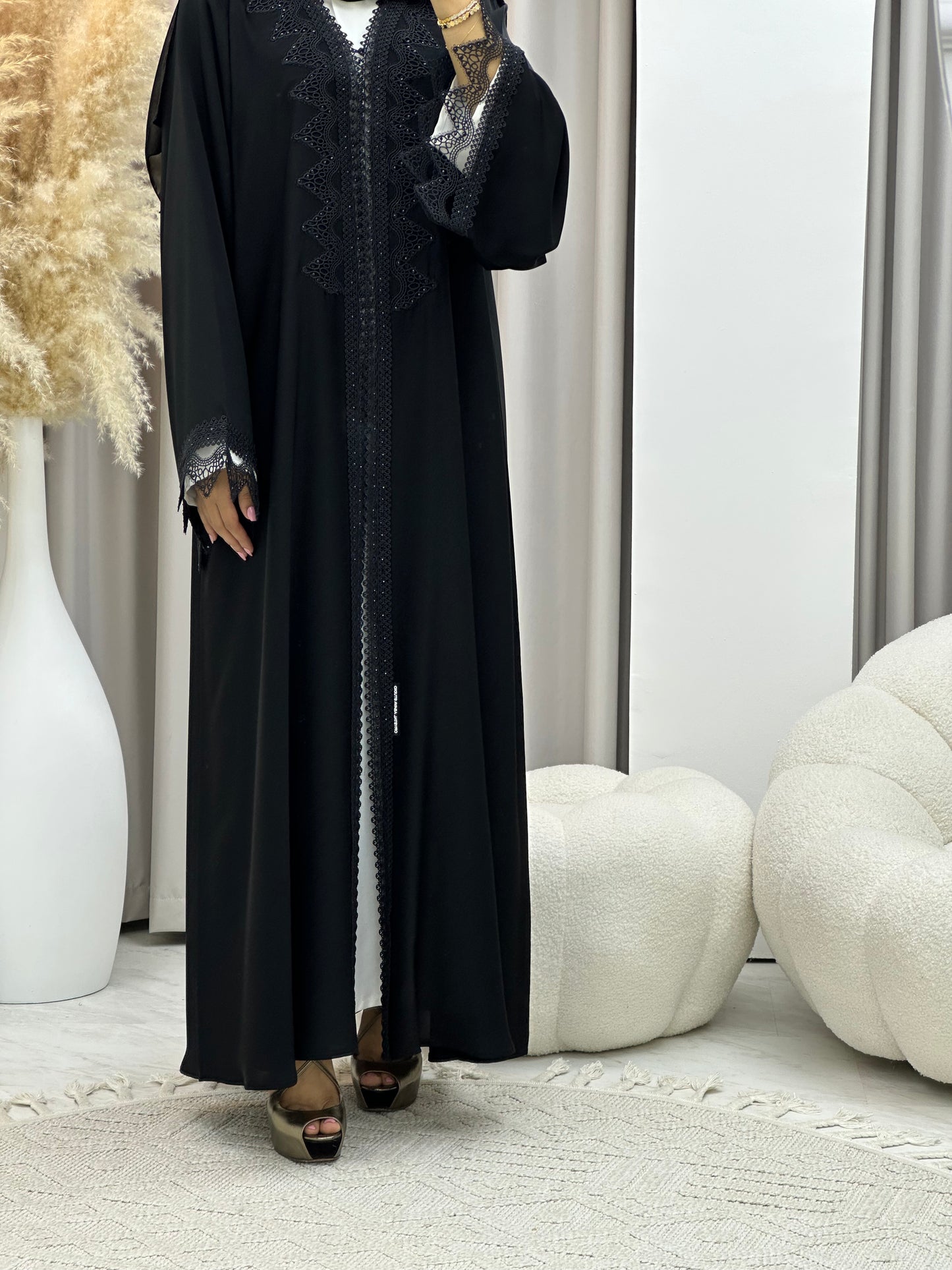 C 0473 Black Classic Lace Abaya