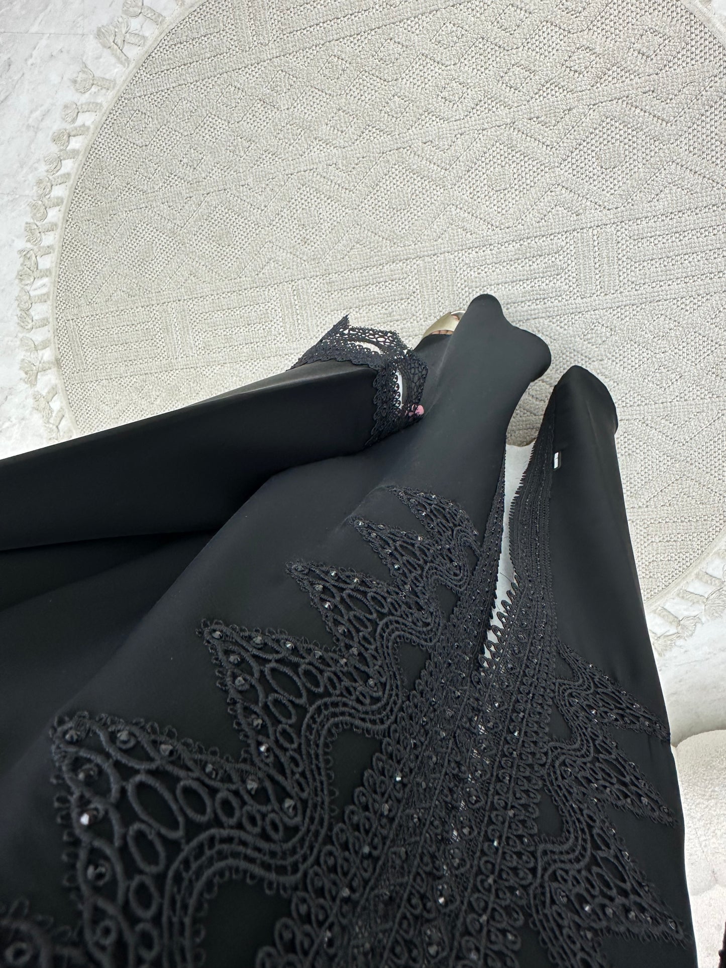 C 0473 Black Classic Lace Abaya