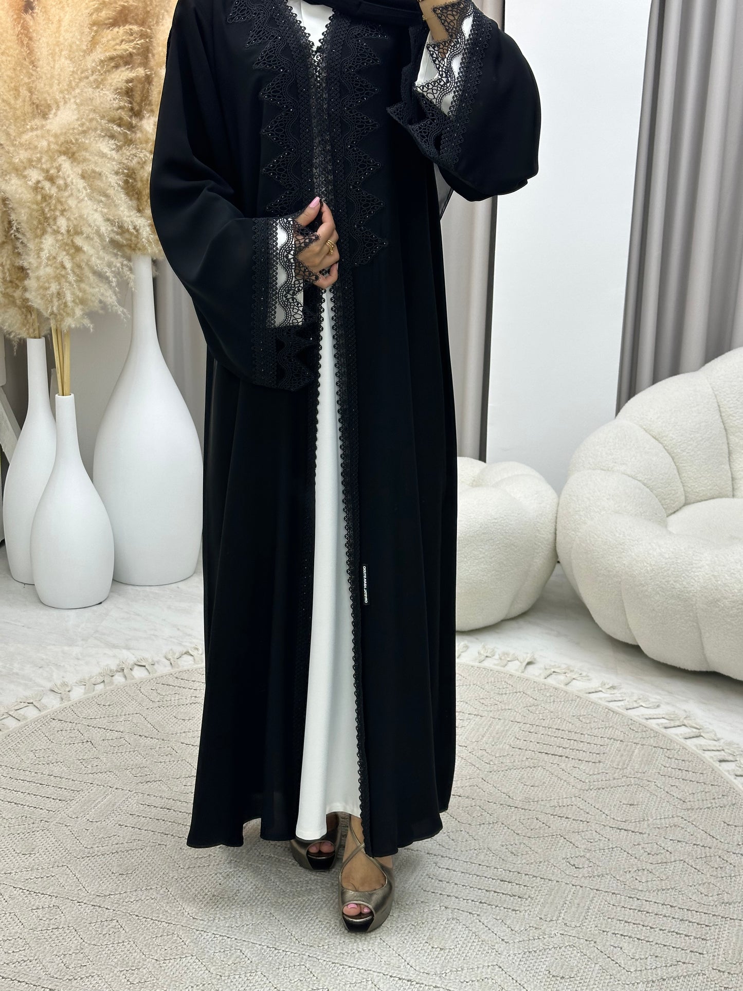 C 0473 Black Classic Lace Abaya