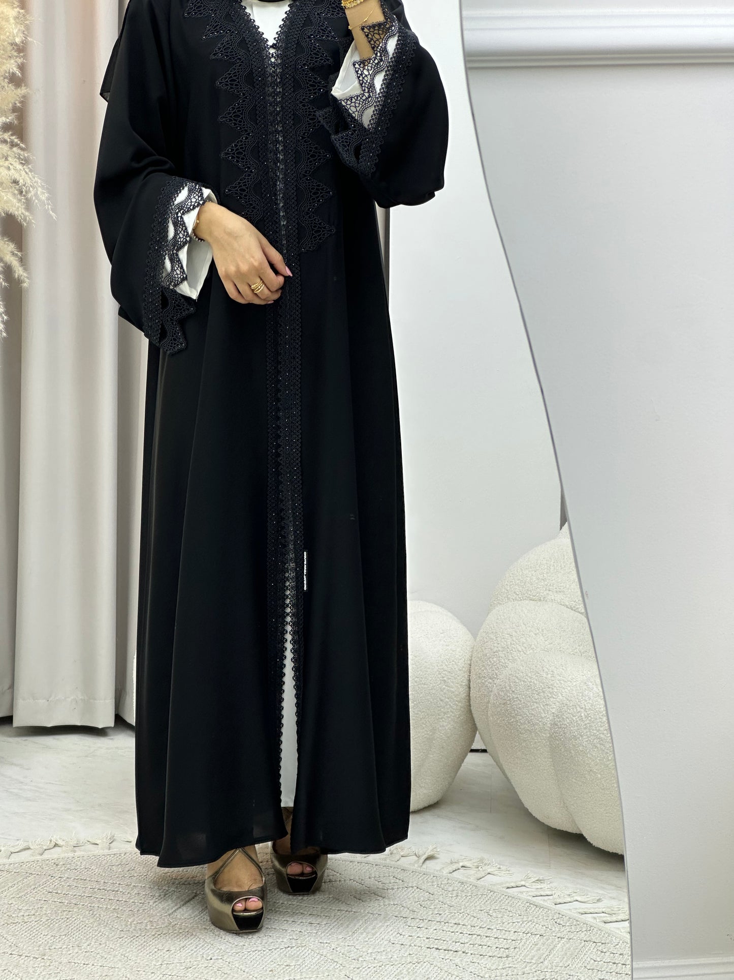 C 0473 Black Classic Lace Abaya