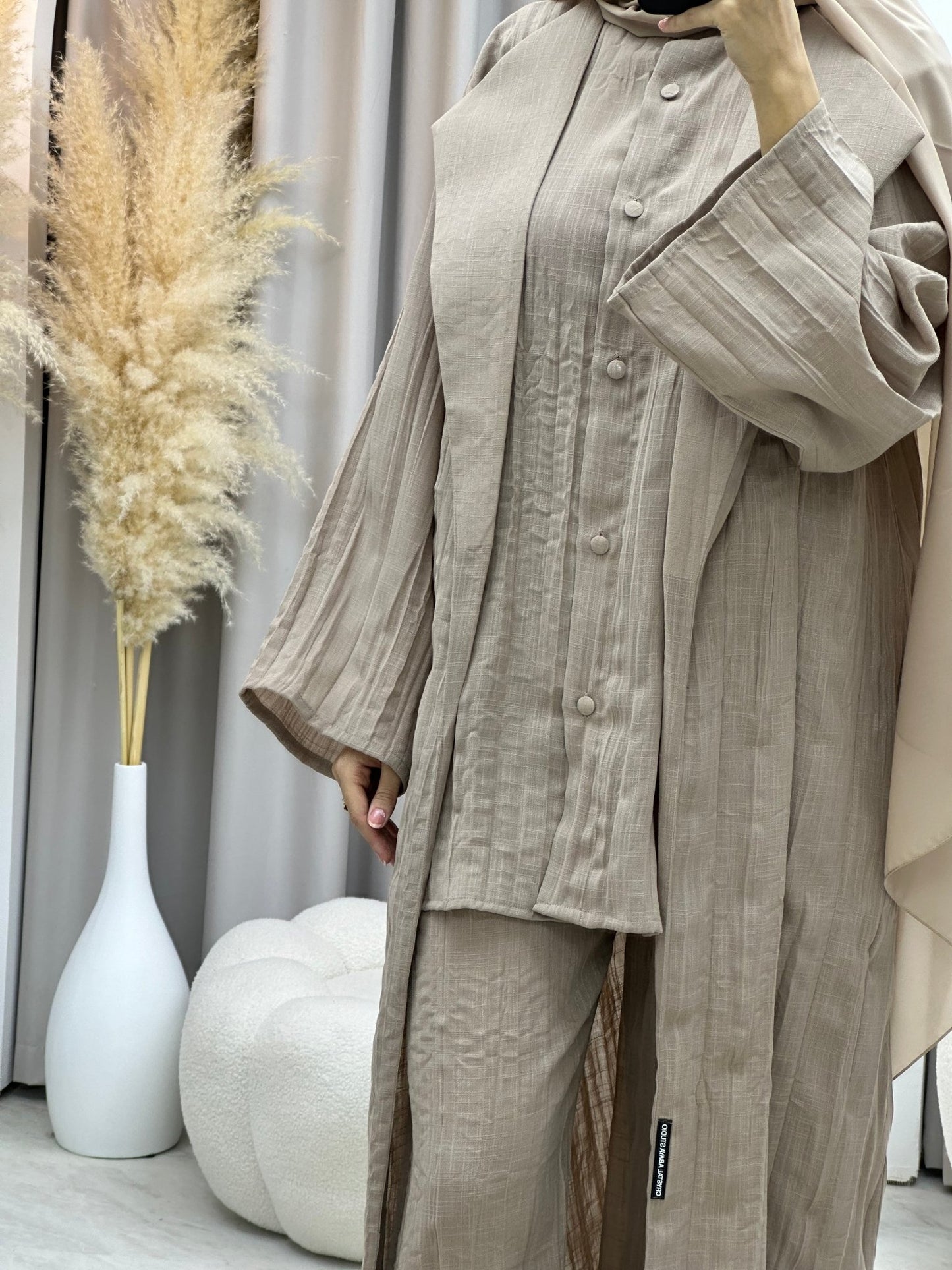 C 0008 - 02 Tan Summer Pleated Linen Travel Set