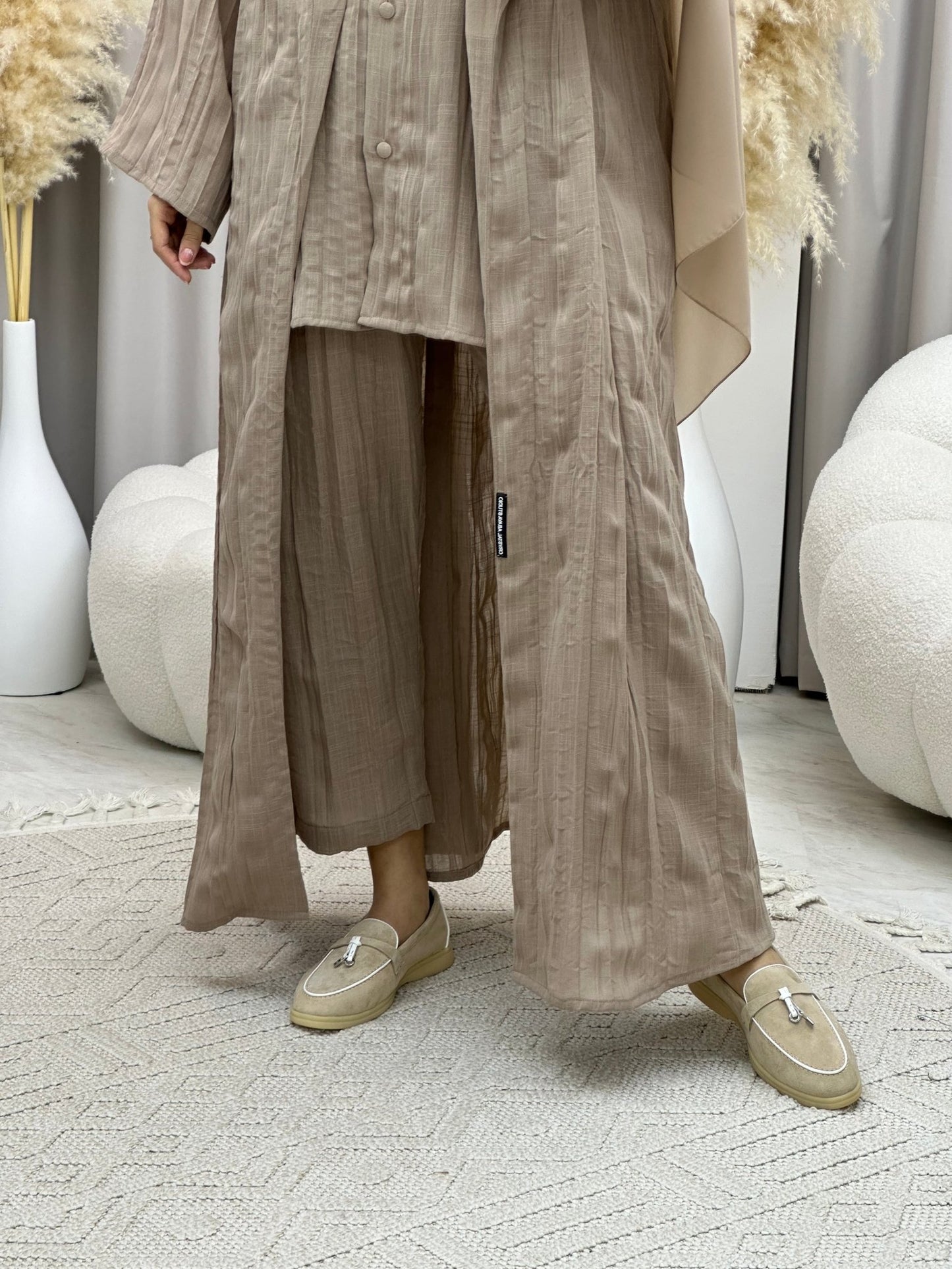 C 0008 - 02 Tan Summer Pleated Linen Travel Set