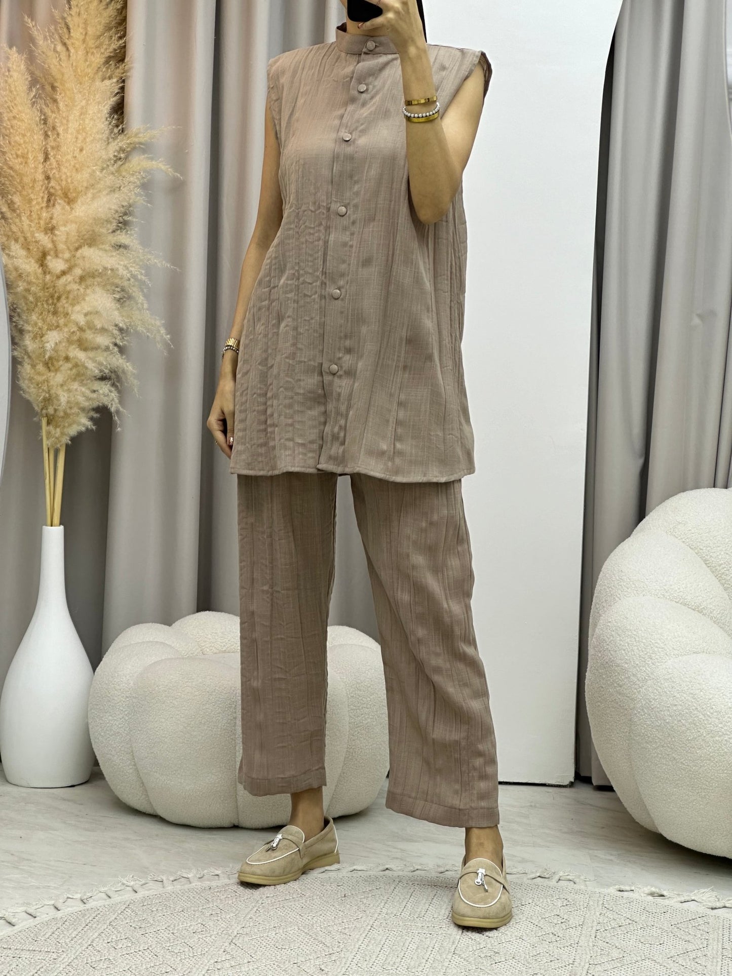 C 0008 - 02 Tan Summer Pleated Linen Travel Set