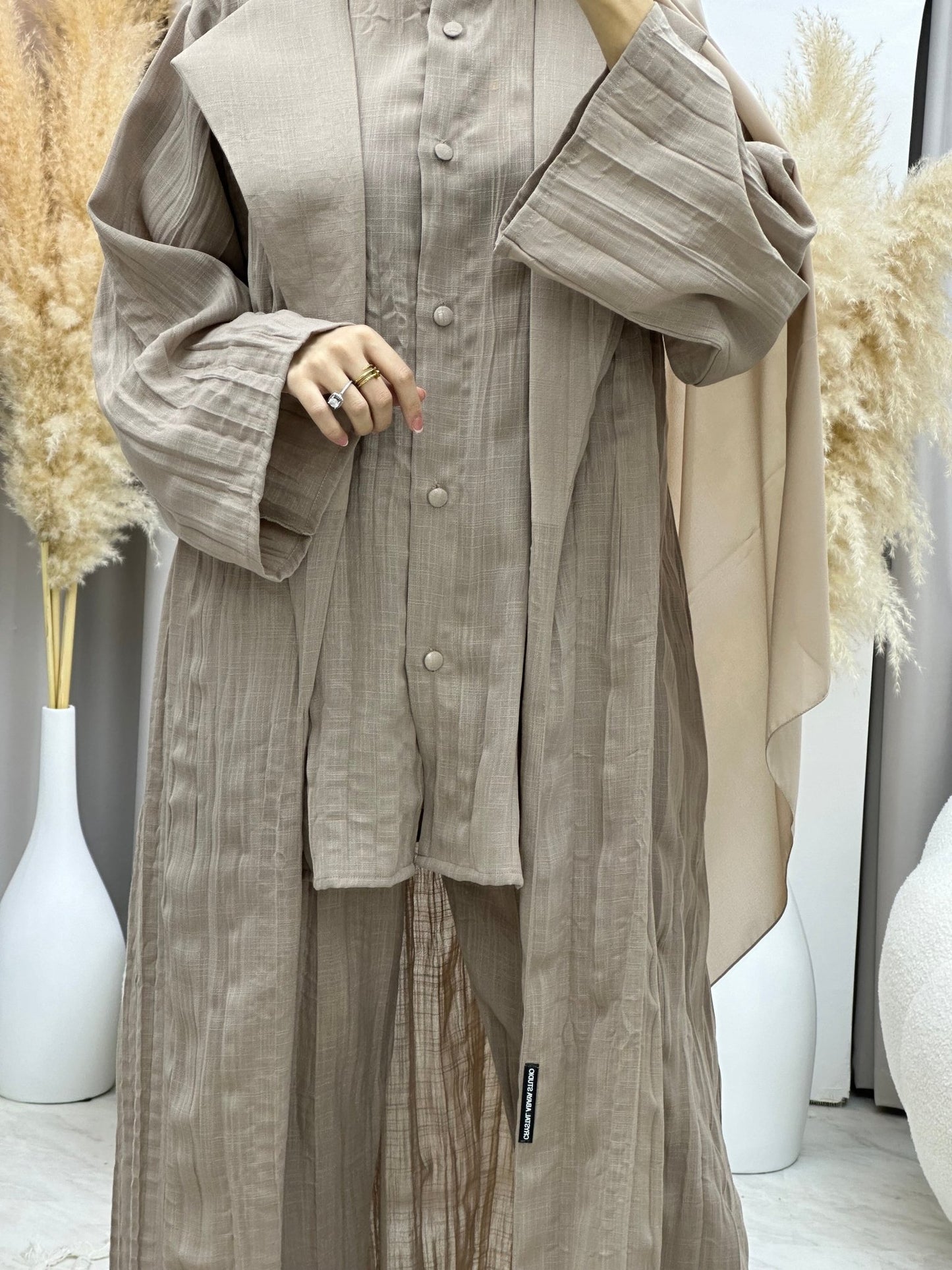 C 0008 - 02 Tan Summer Pleated Linen Travel Set