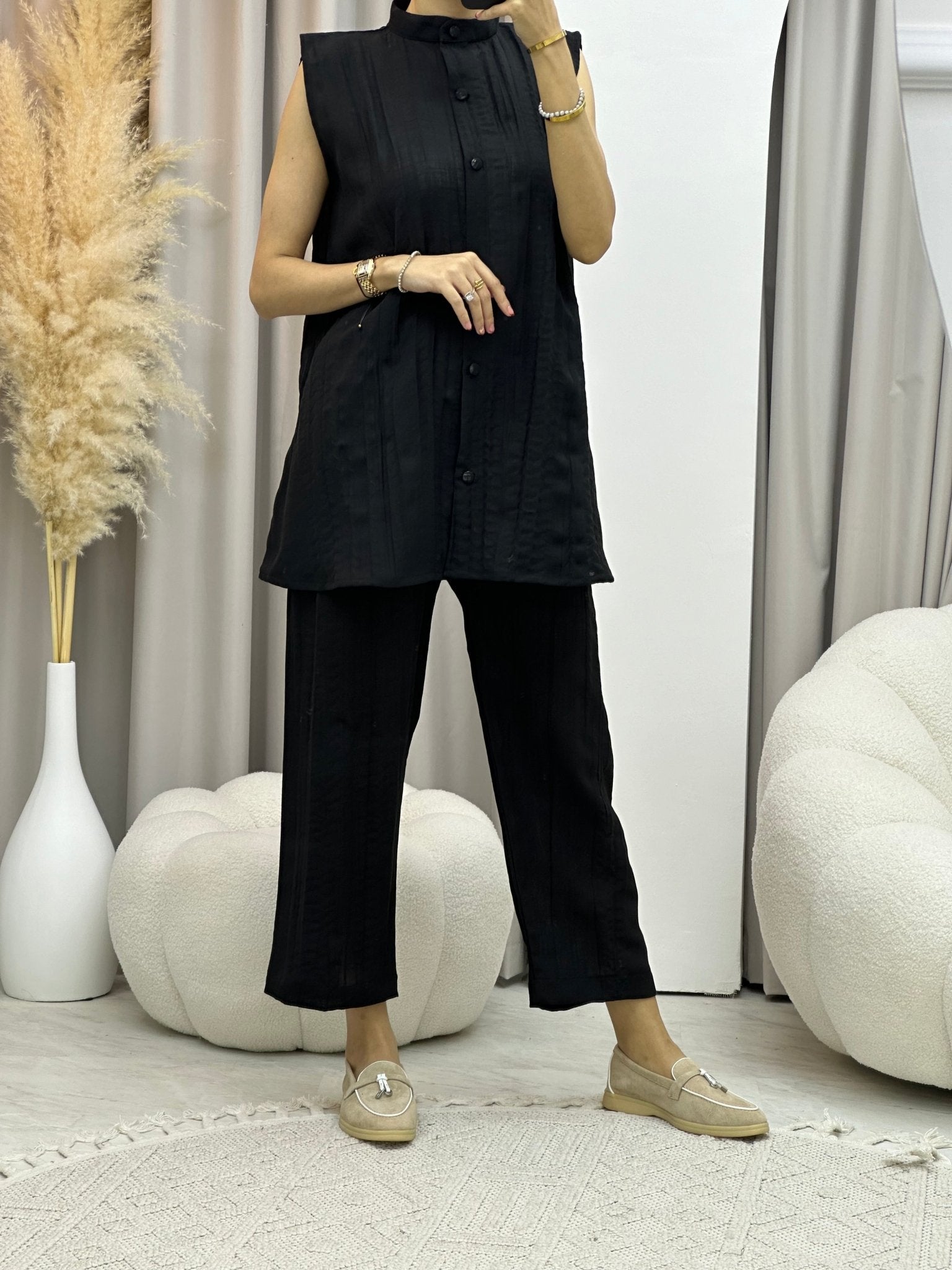 C 0008 - 04 Black Summer Pleated Linen Travel Set