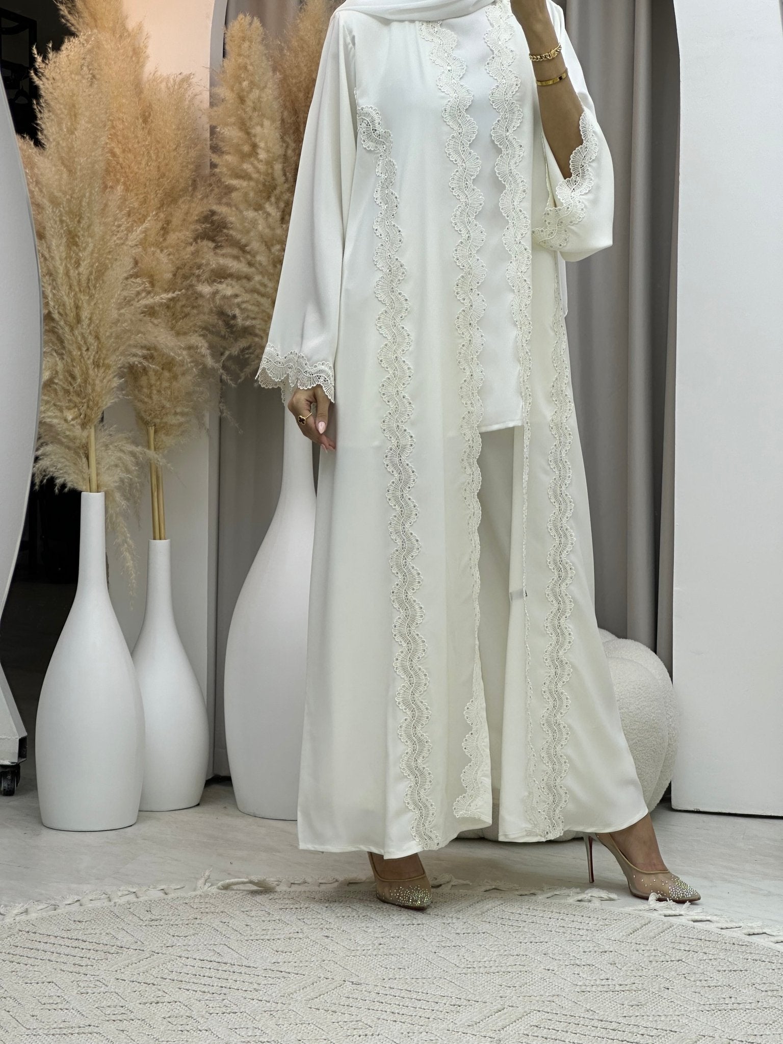 C 0081 White Lace Abaya