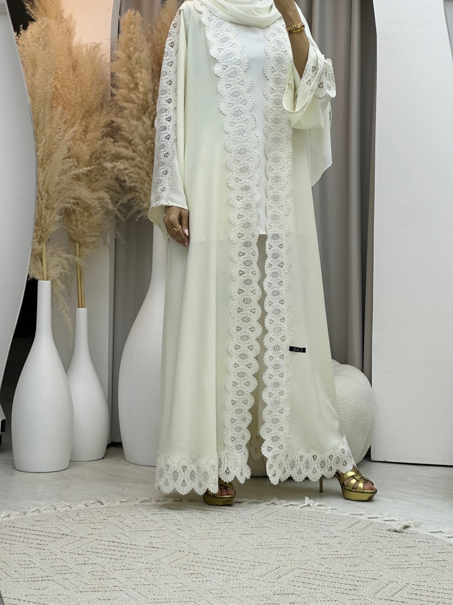 C 0086 Off White Lace Abaya