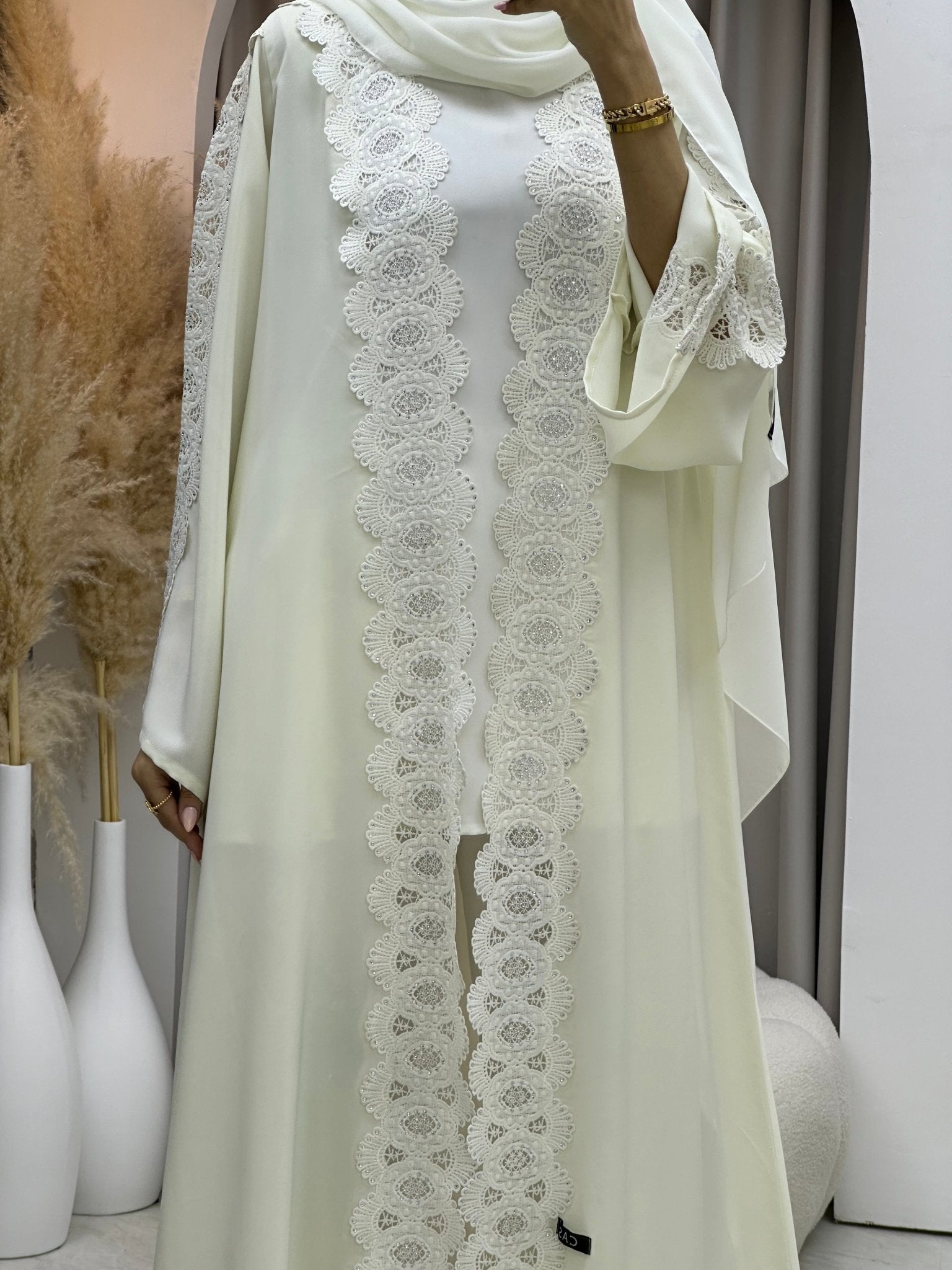 C 0086 Off White Lace Abaya