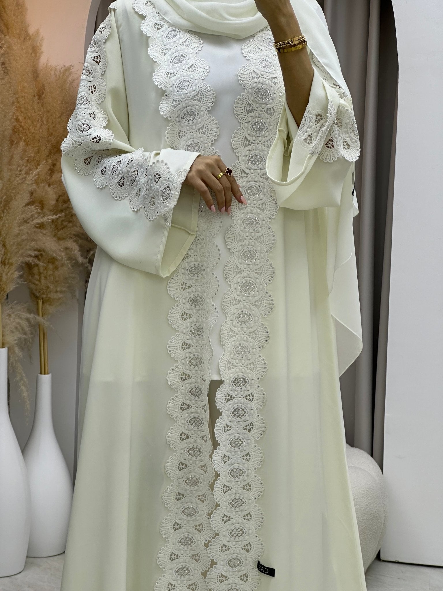 C 0086 Off White Lace Abaya