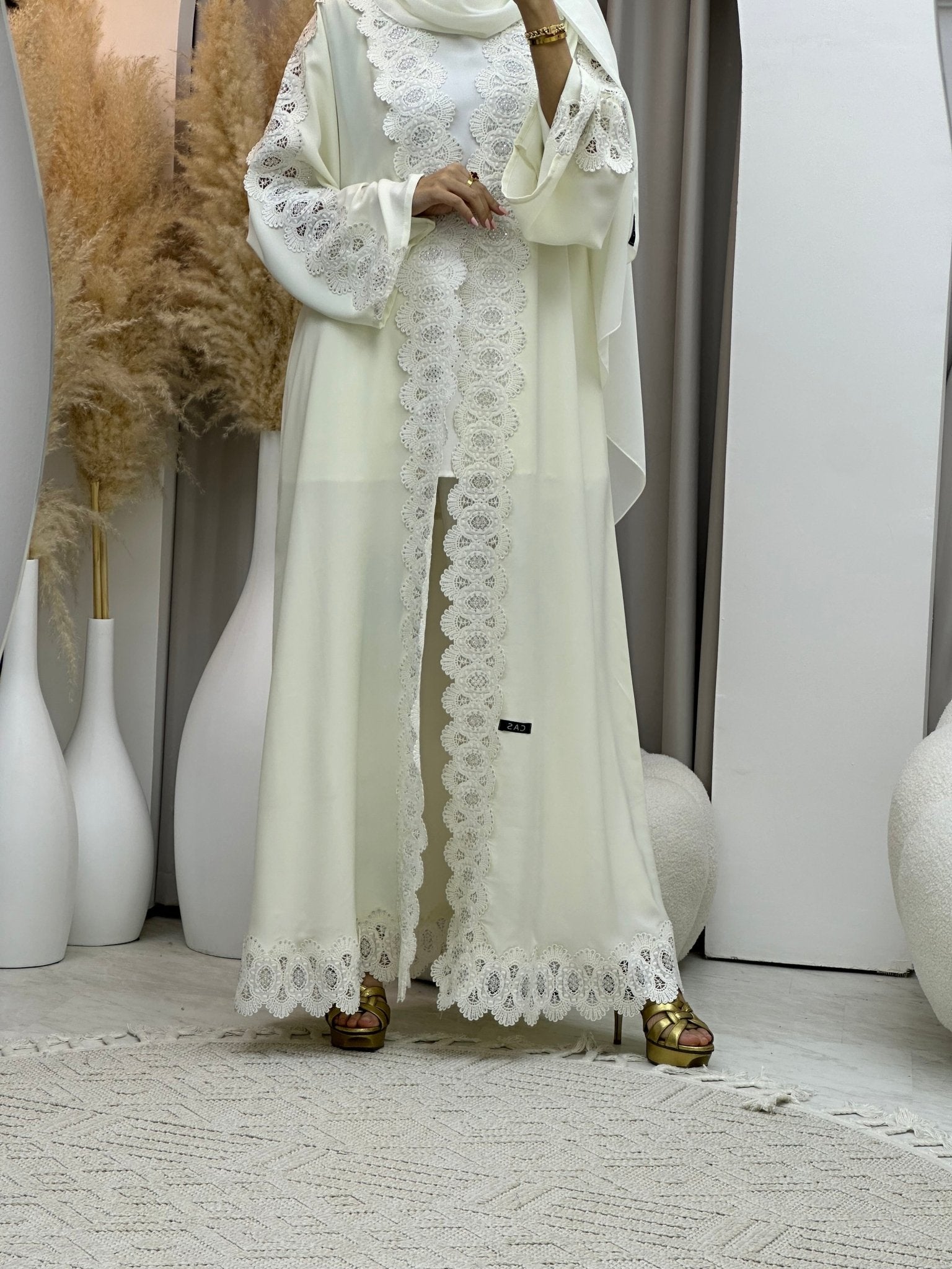 C 0086 Off White Lace Abaya