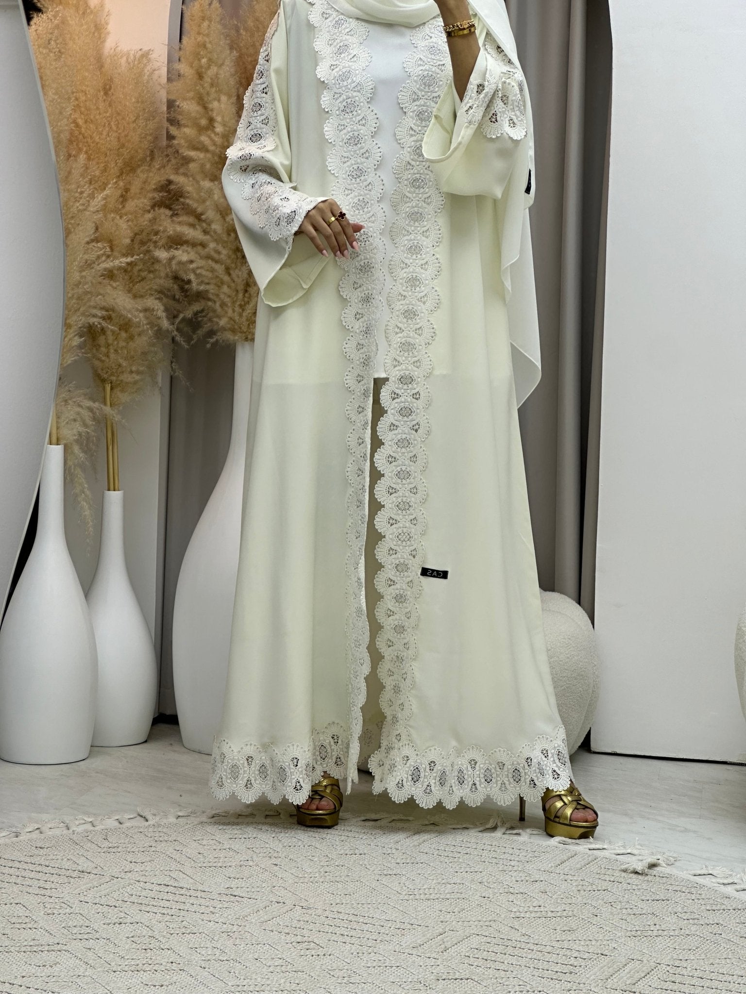 C 0086 Off White Lace Abaya