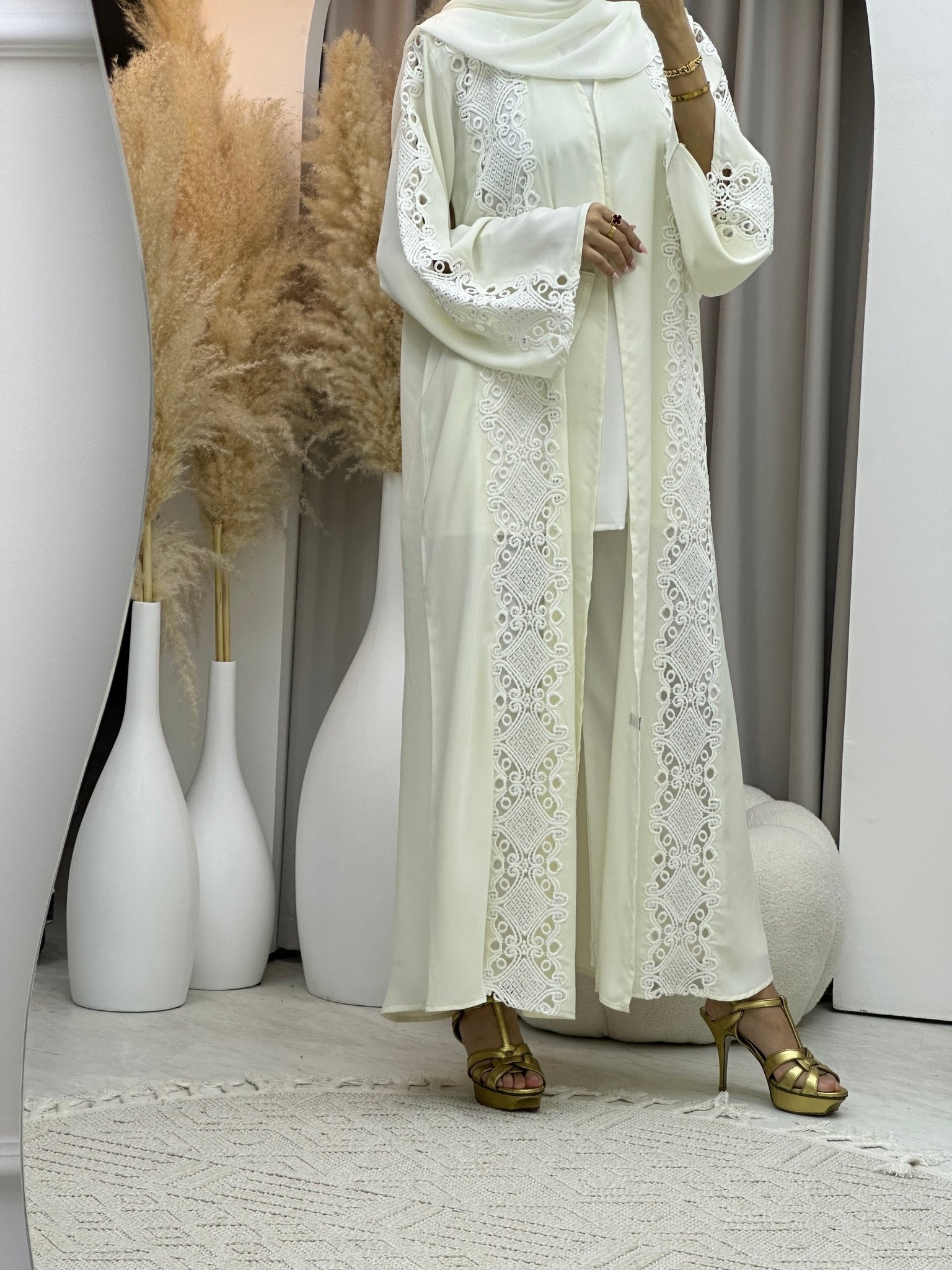 C 0087 Off White Lace Abaya