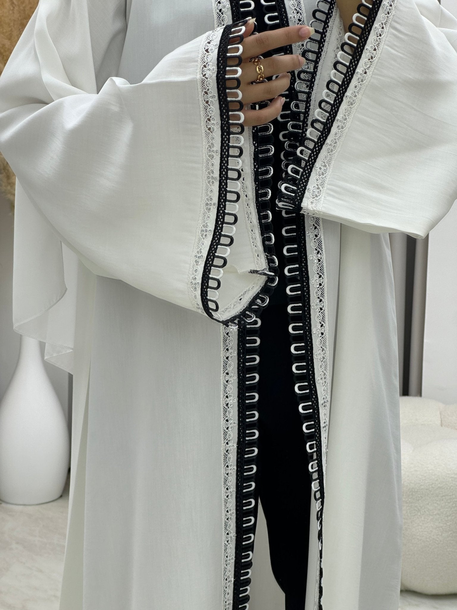 C 0090 Black White Lace Abaya