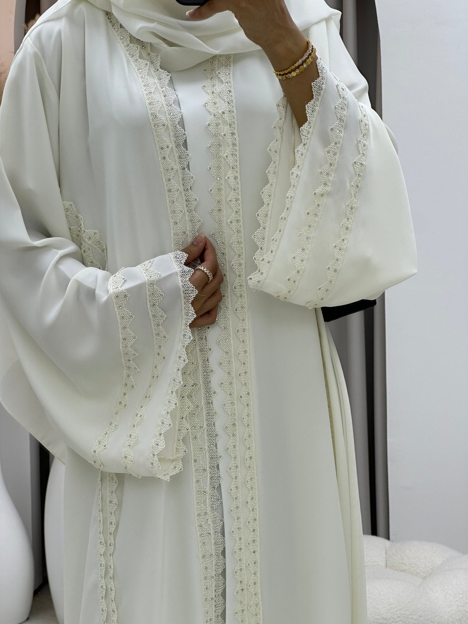 C 0100 White Lace Abaya