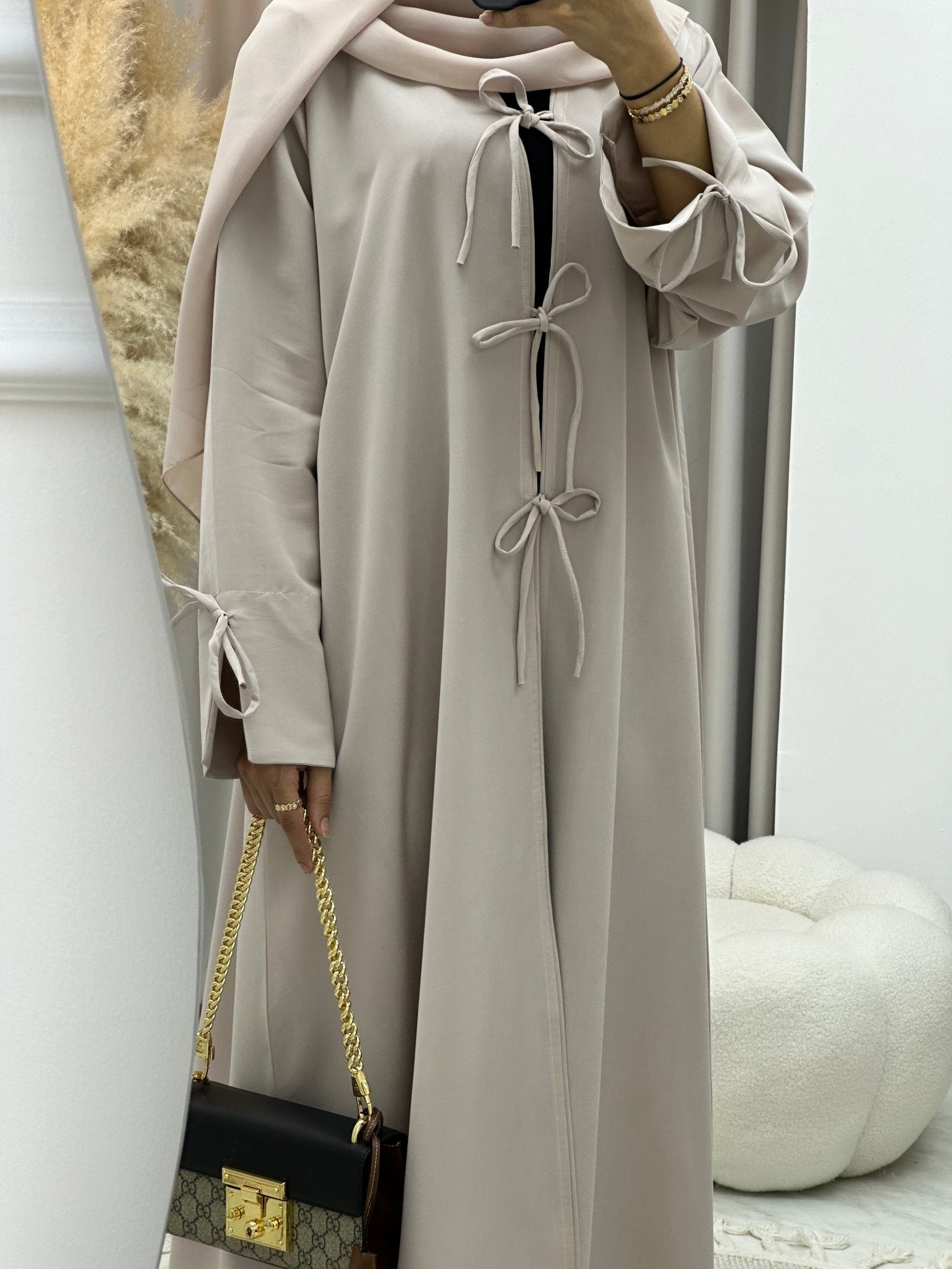 C 0117 - 01 Nude Bow Abaya