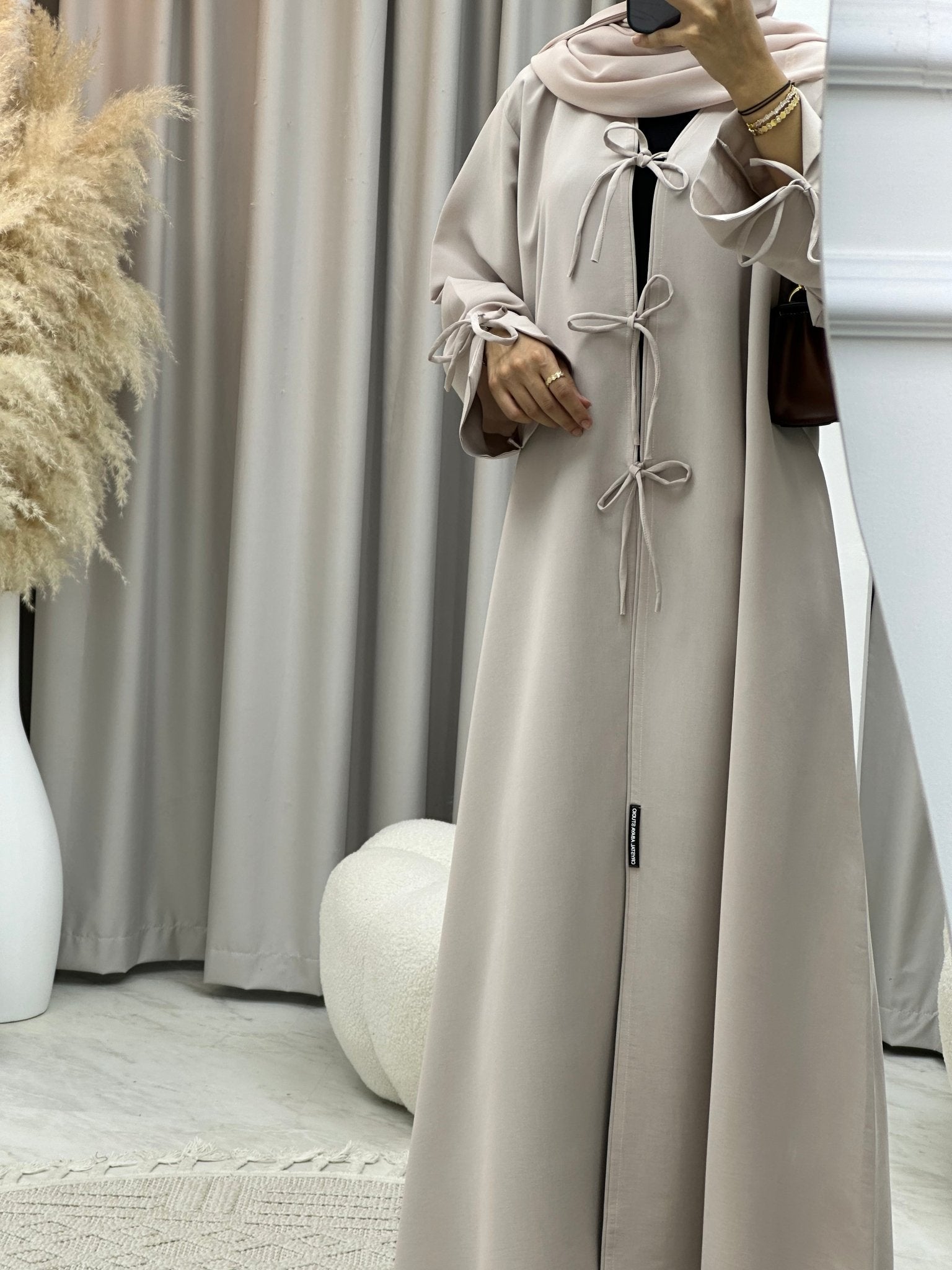 C 0117 - 01 Nude Bow Abaya