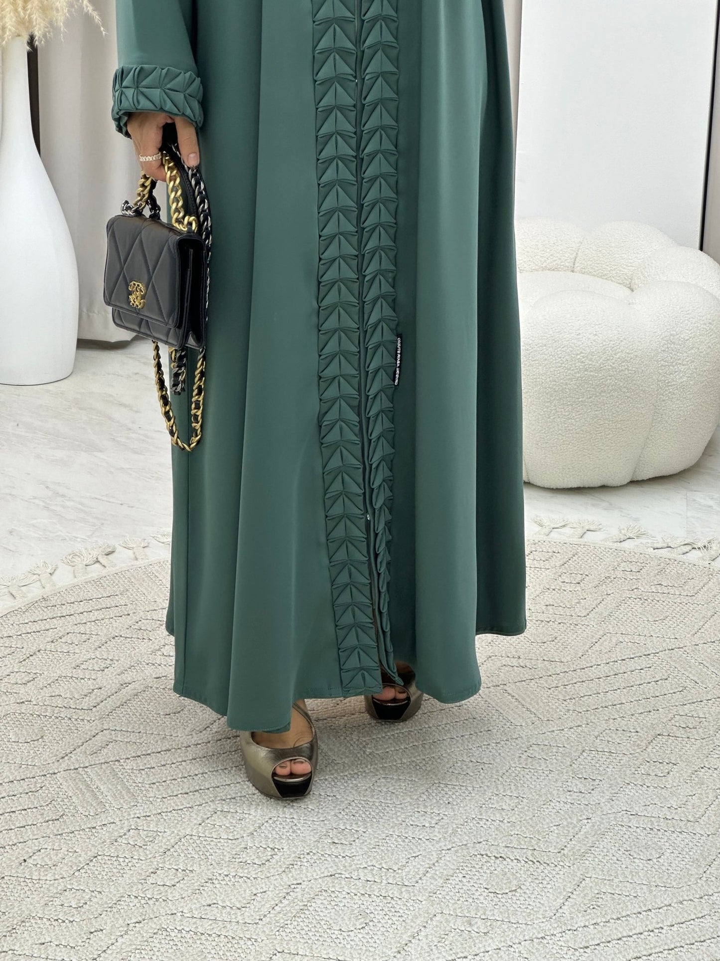 C 0172 Triangle Green Abaya