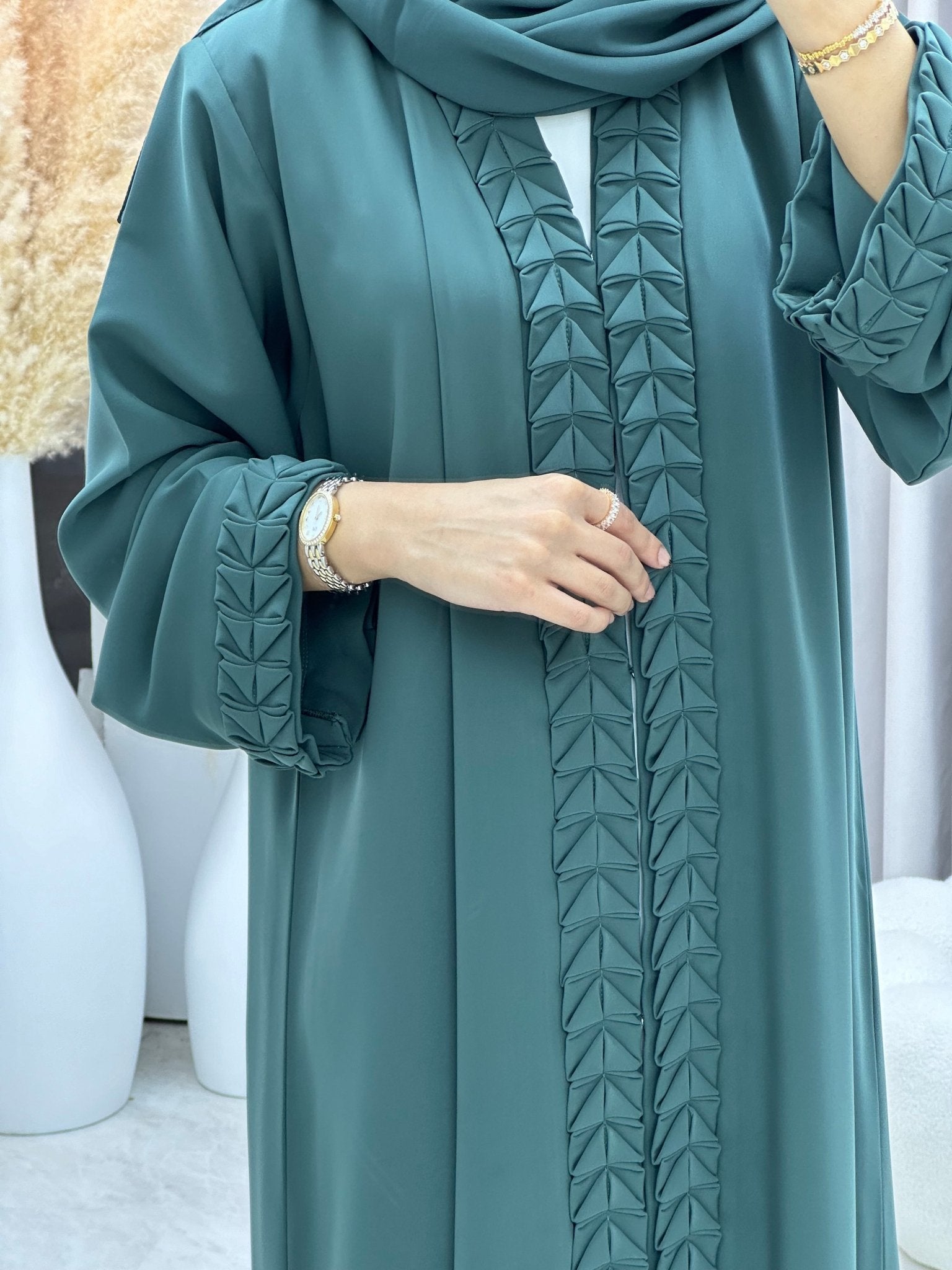 C 0172 Triangle Green Abaya