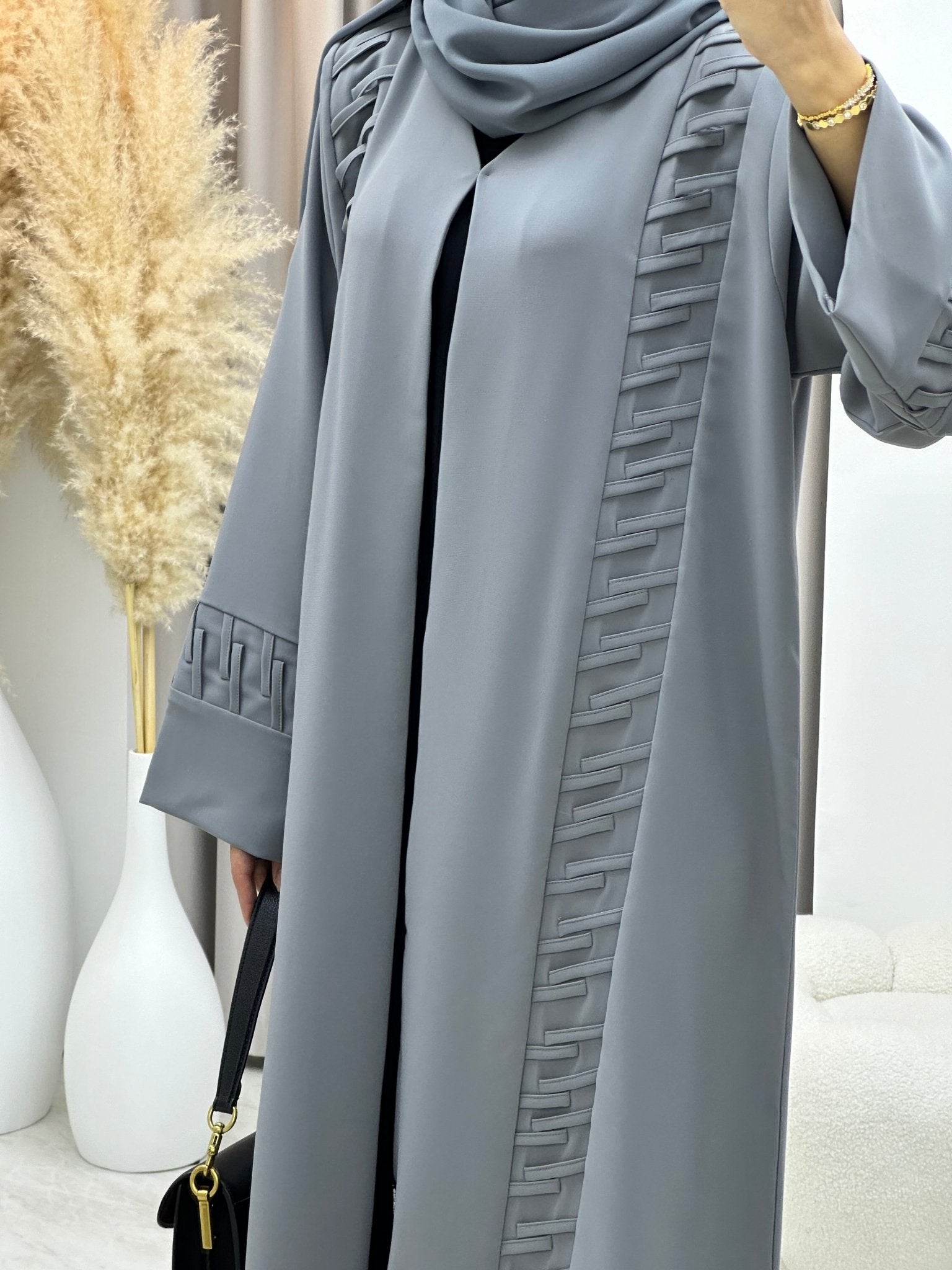 C 0200 Zigzag Grey Abaya