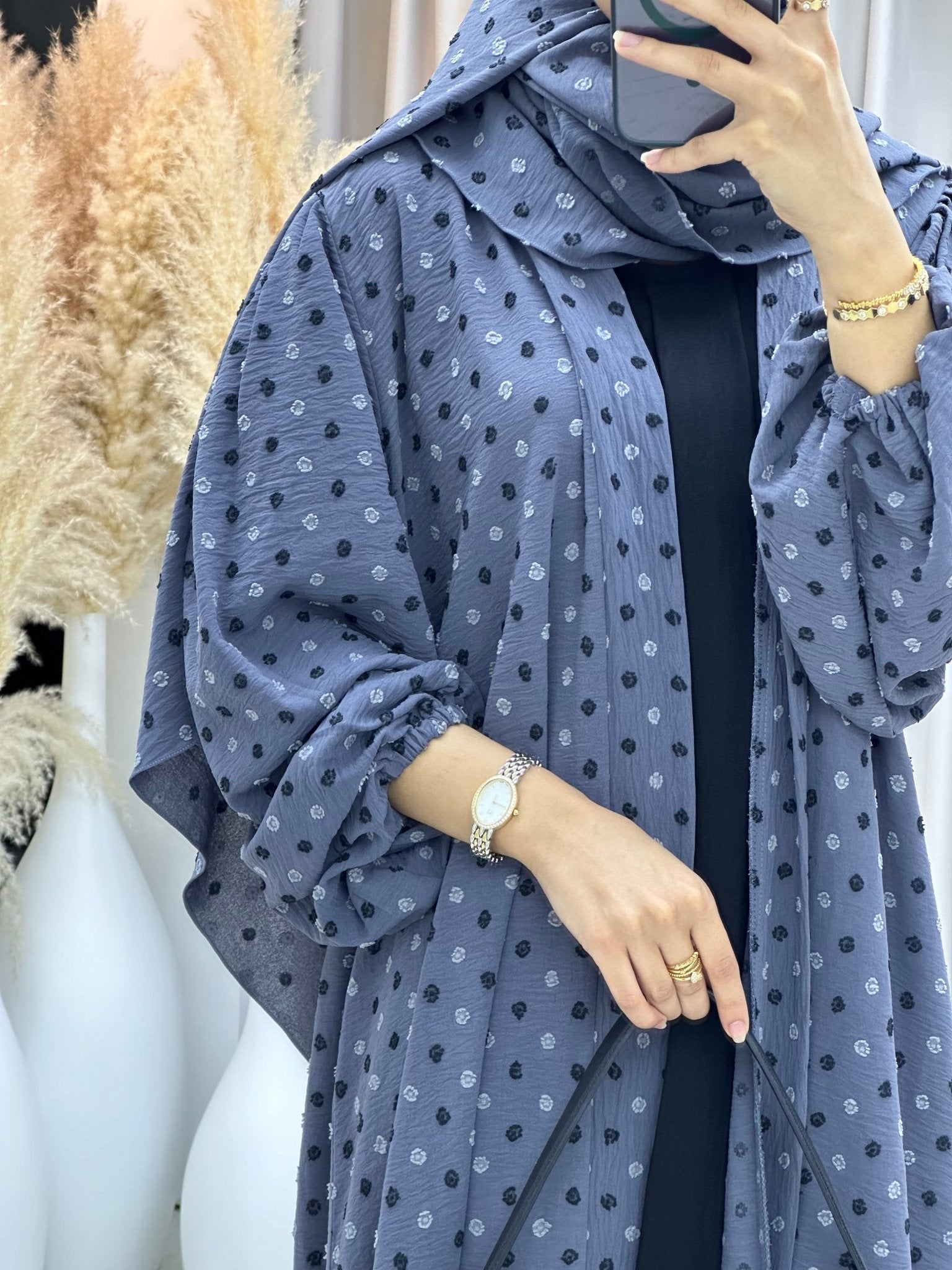 C 0202 - 02 Grey Dots Abaya