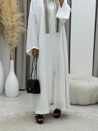 C 0204-02 عباءة بيضاء مزينة بالخرز - XS / 49
