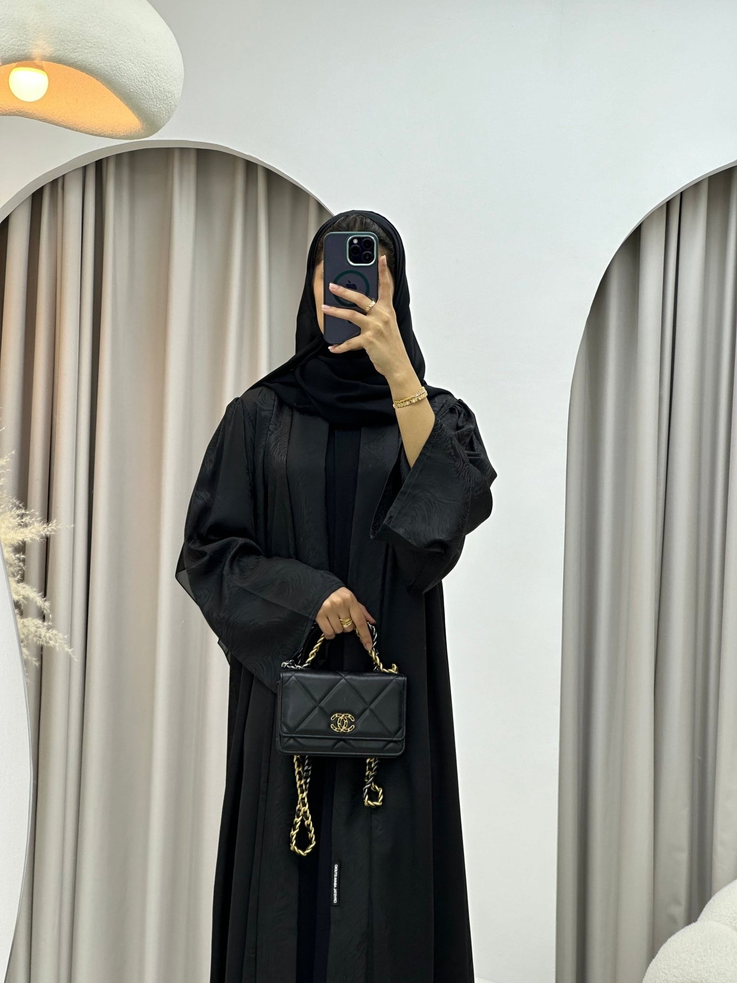 C 0208 - 01 Black Waves Abaya