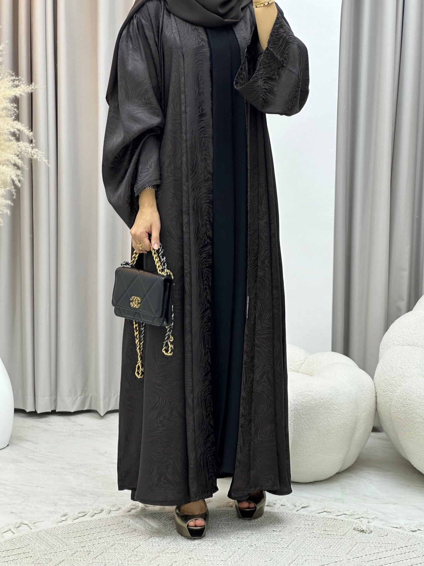 C 0208 - 02 Brown Waves Abaya