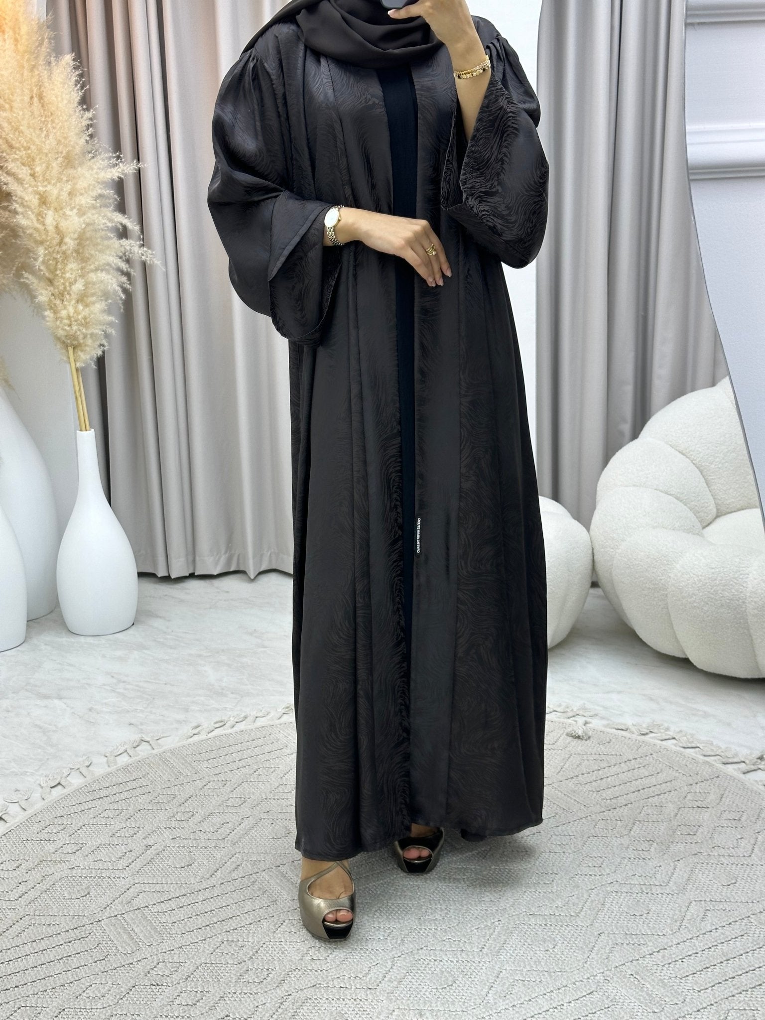 C 0208 - 02 Brown Waves Abaya