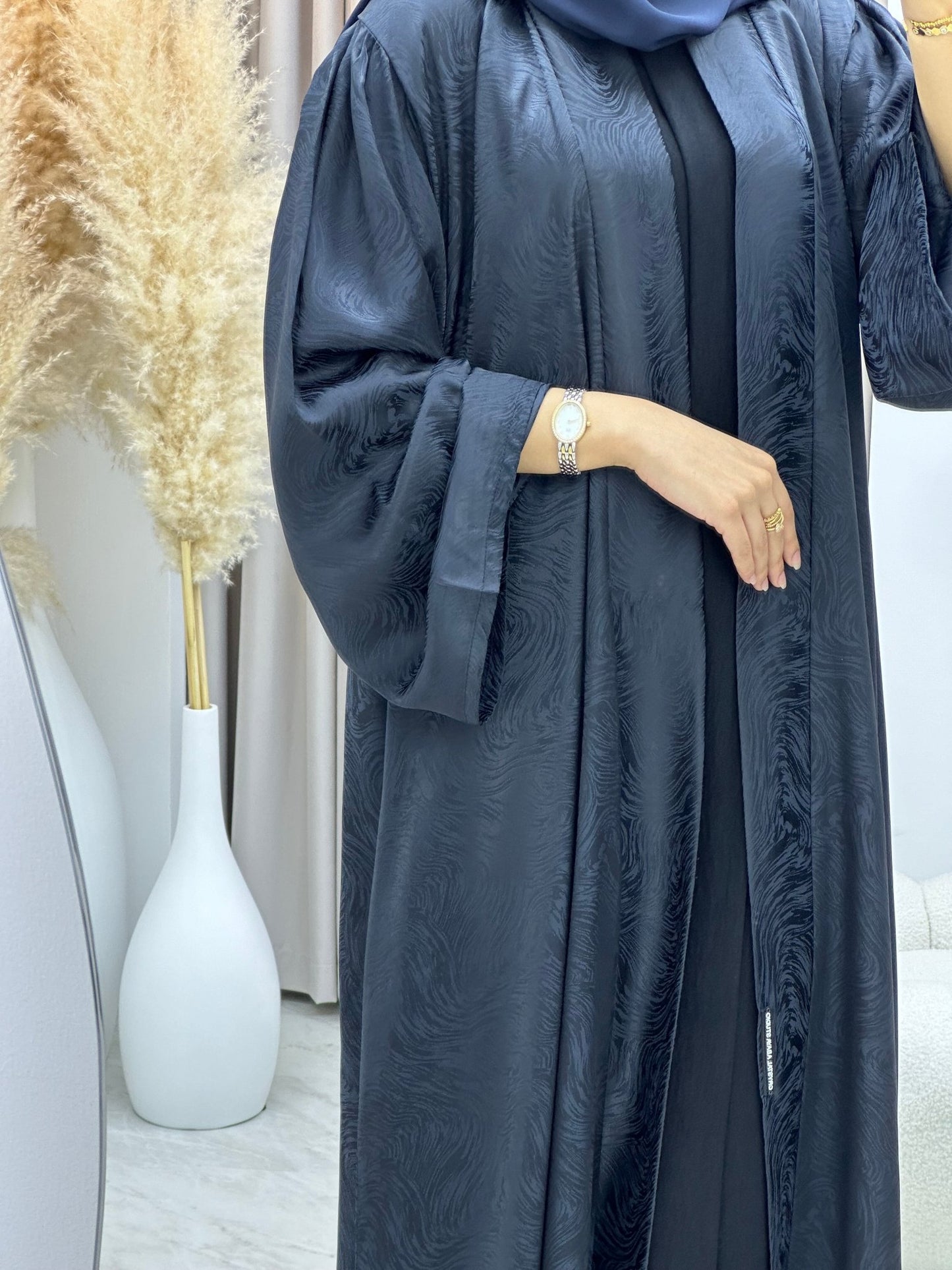 C 0208 - 04 Navy Blue Waves Abaya