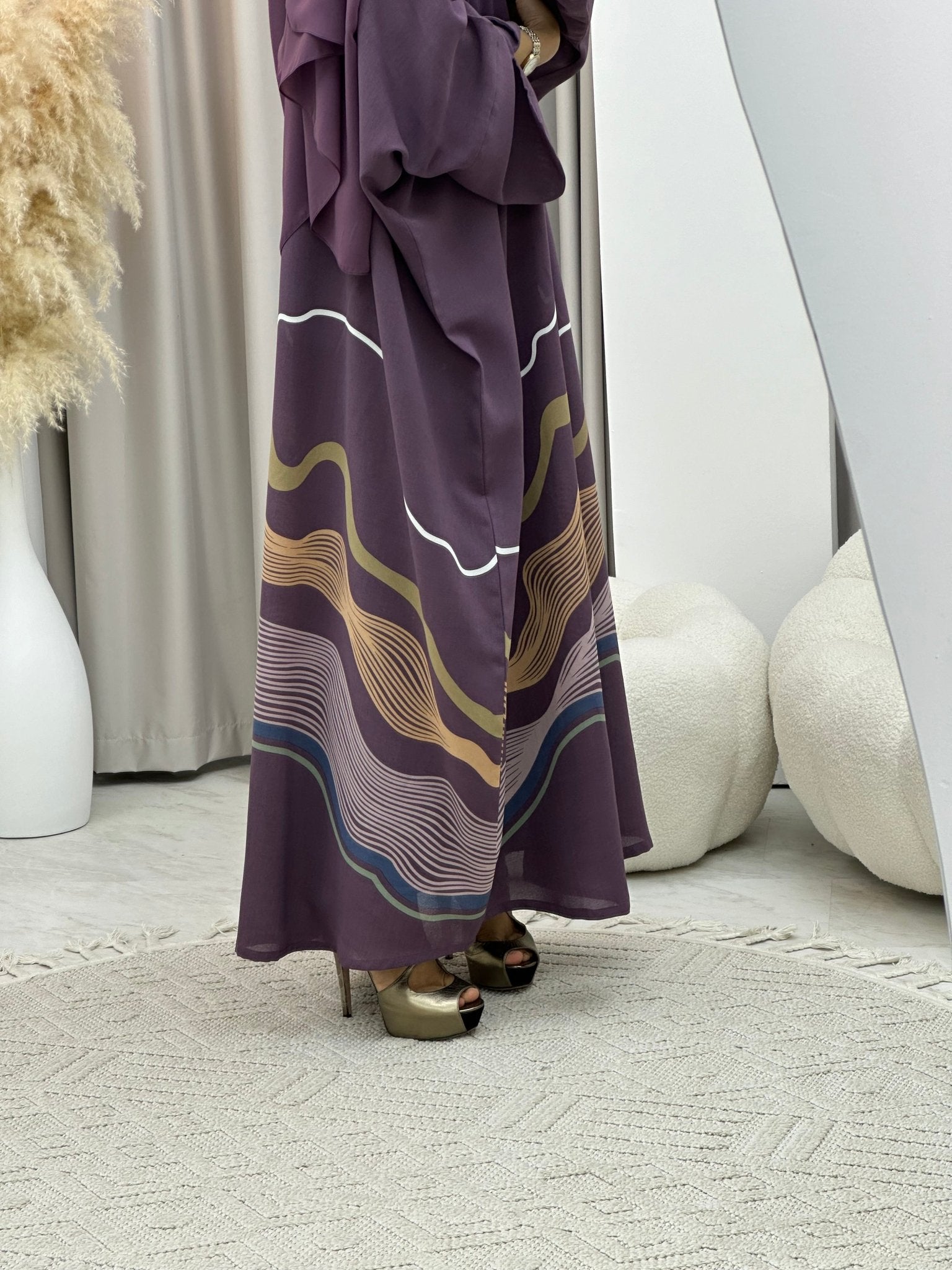 C 0248 - 01 Purple Wavy Abaya