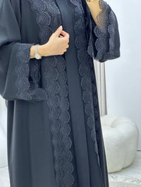 C 0259 عباءة دانتيل سوداء - XS / 49