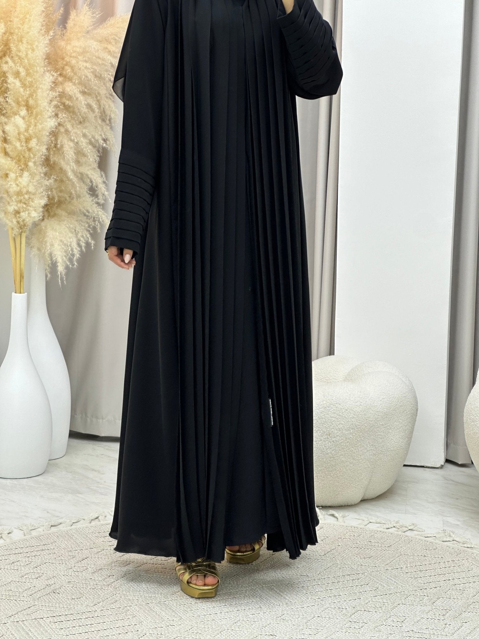 C 0264 Black Pleated Abaya