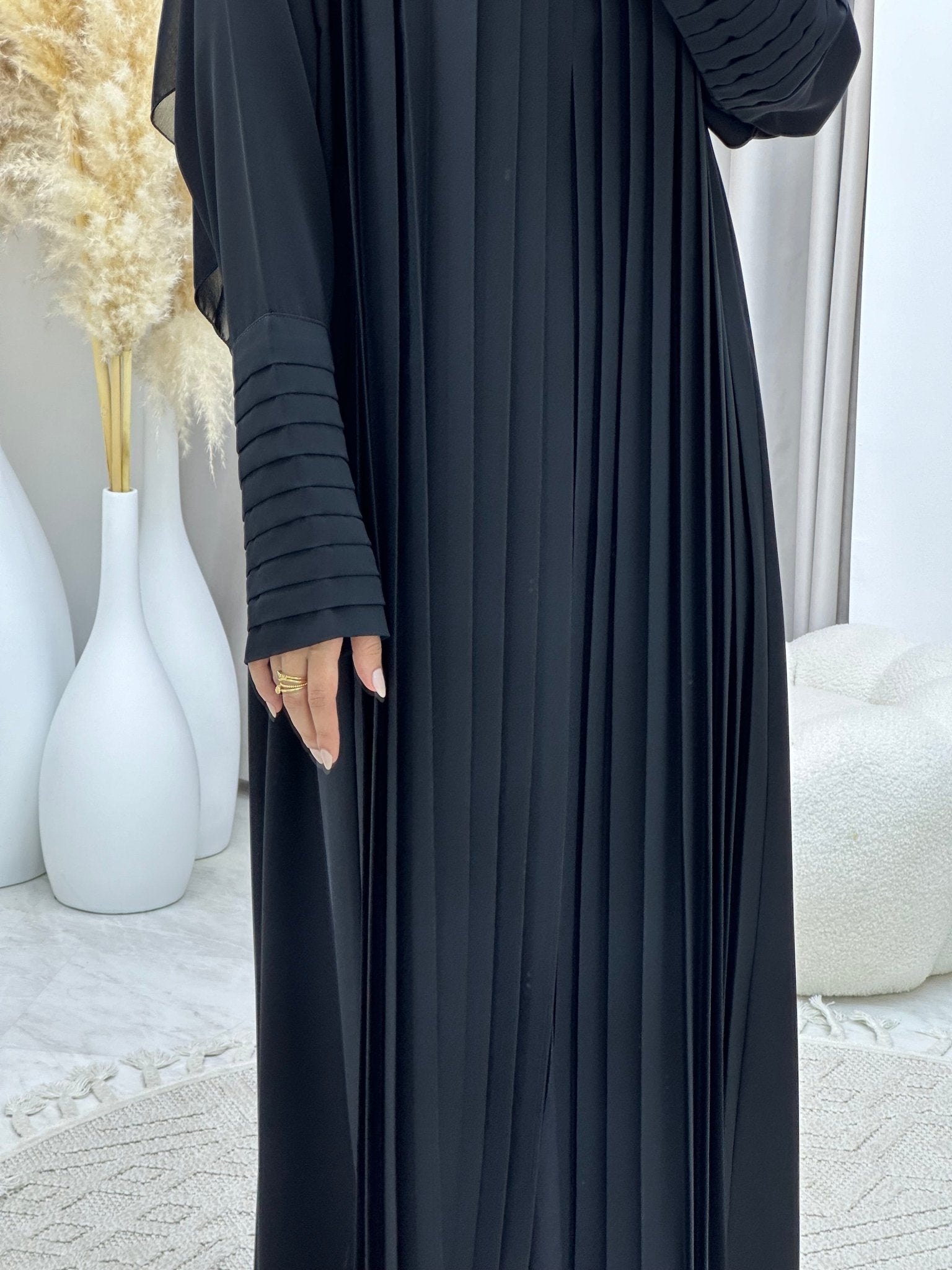 C 0264 Black Pleated Abaya