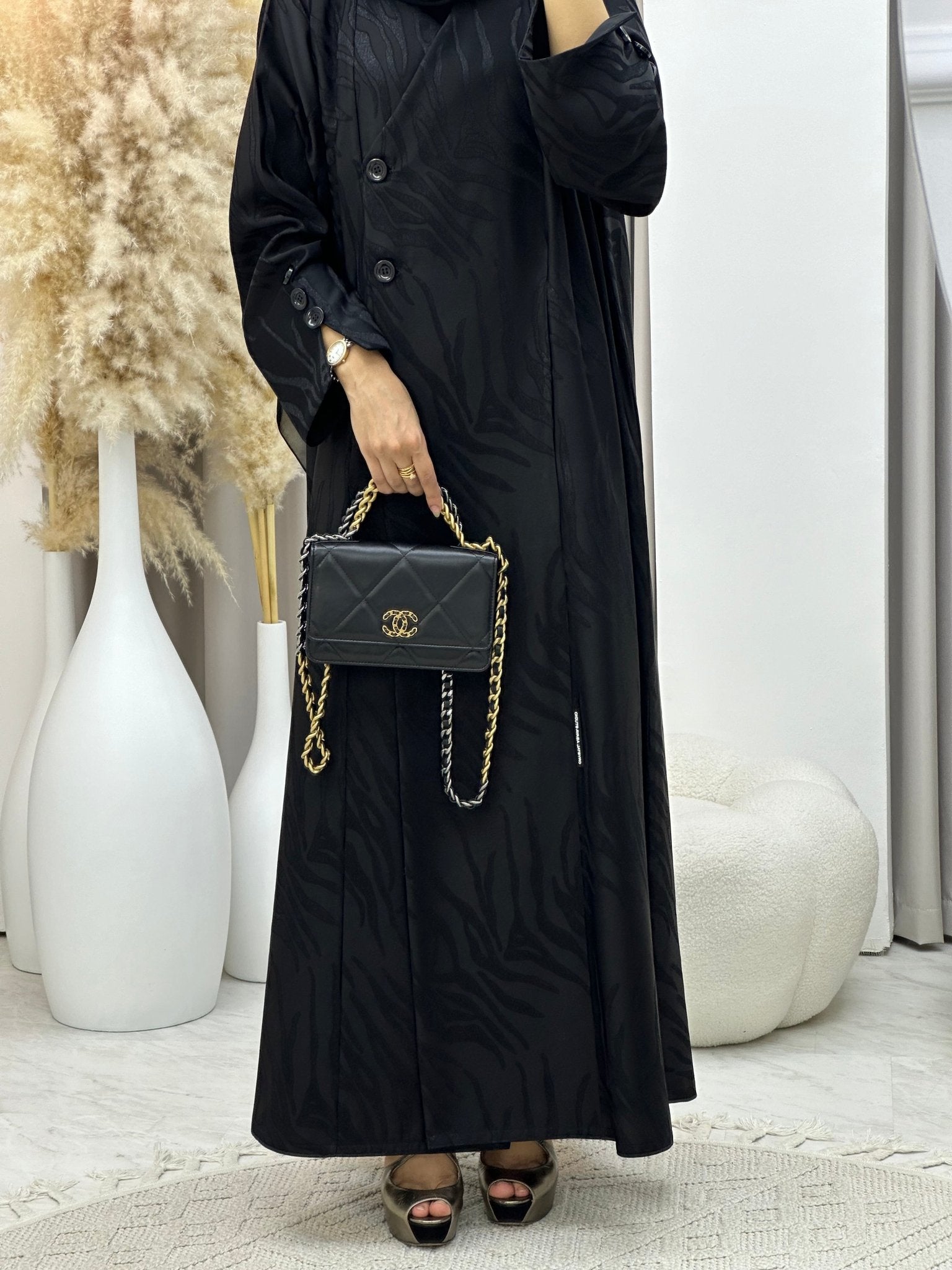 C 0290 - 01 Black Ragged Abaya