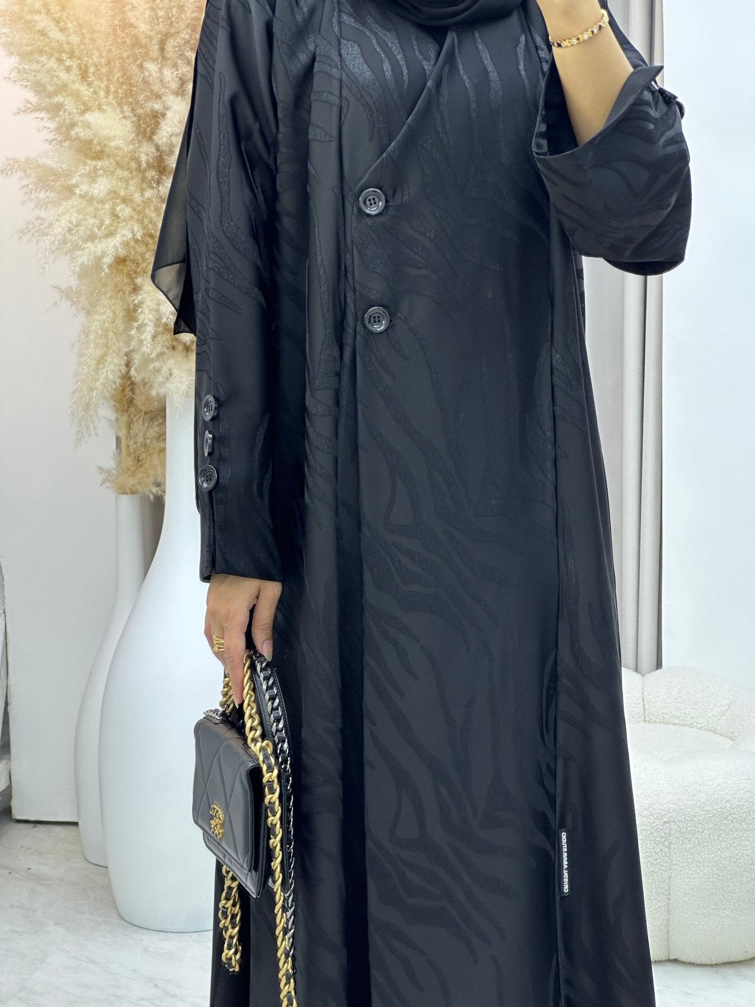 C 0290 - 01 Black Ragged Abaya