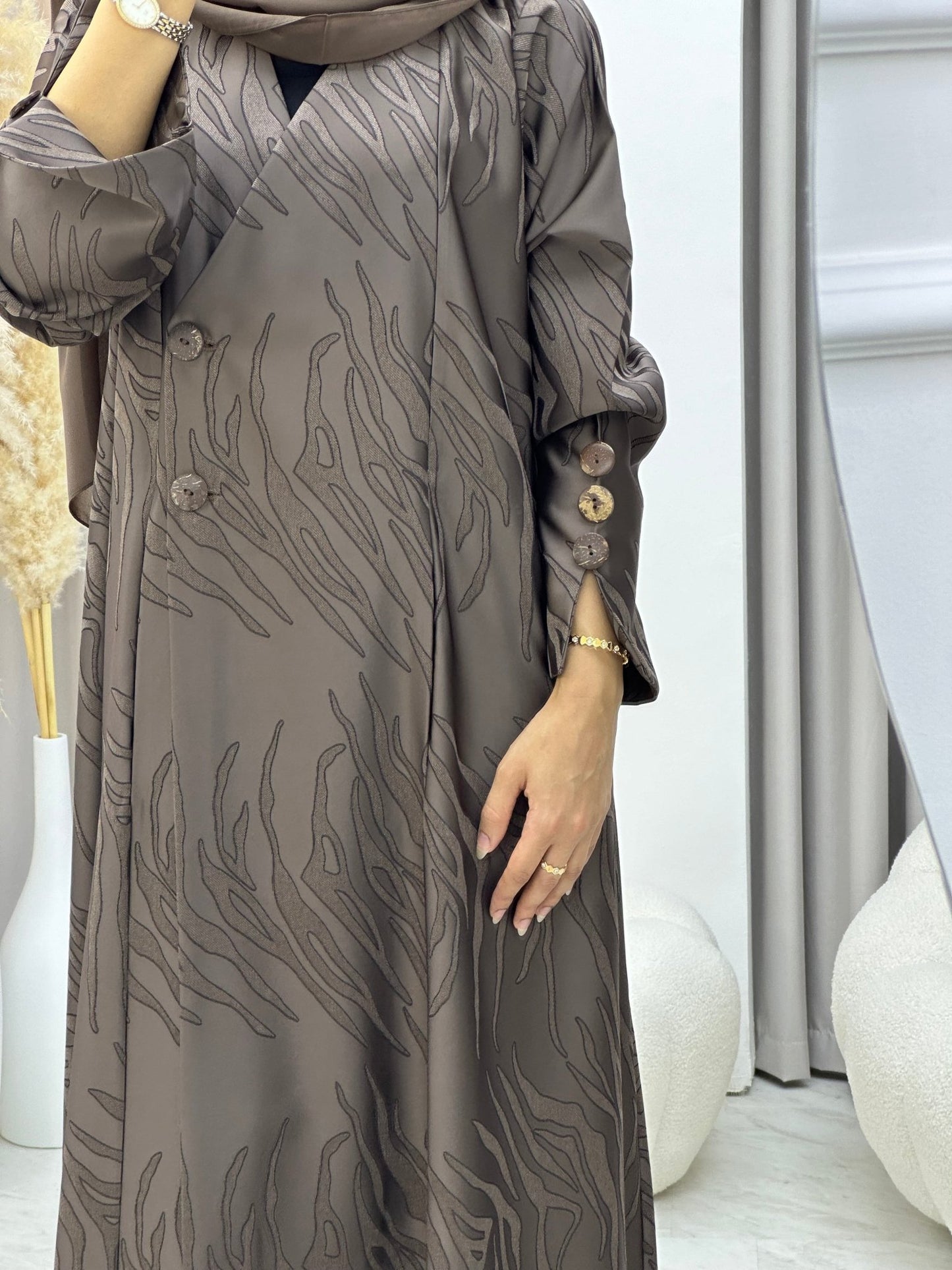 C 0290 - 02 Brown Ragged Abaya