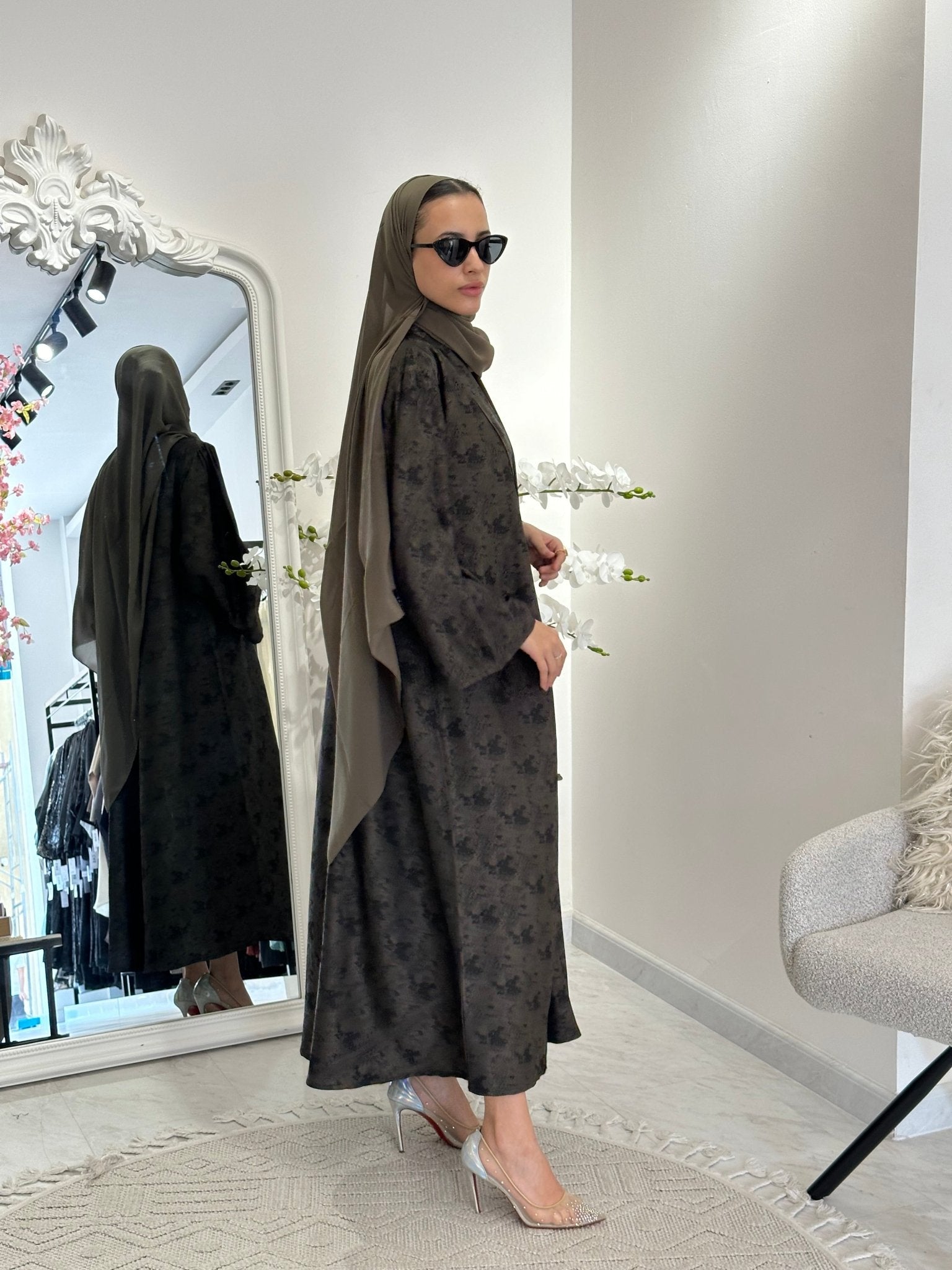 C 0370 - 05 Printed Olive Abaya