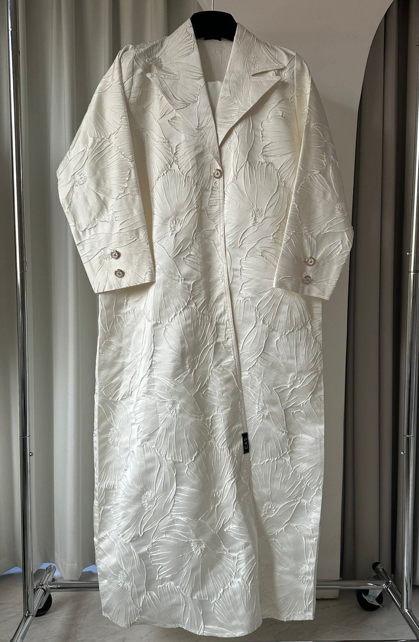 C 0622 Warm White Abaya