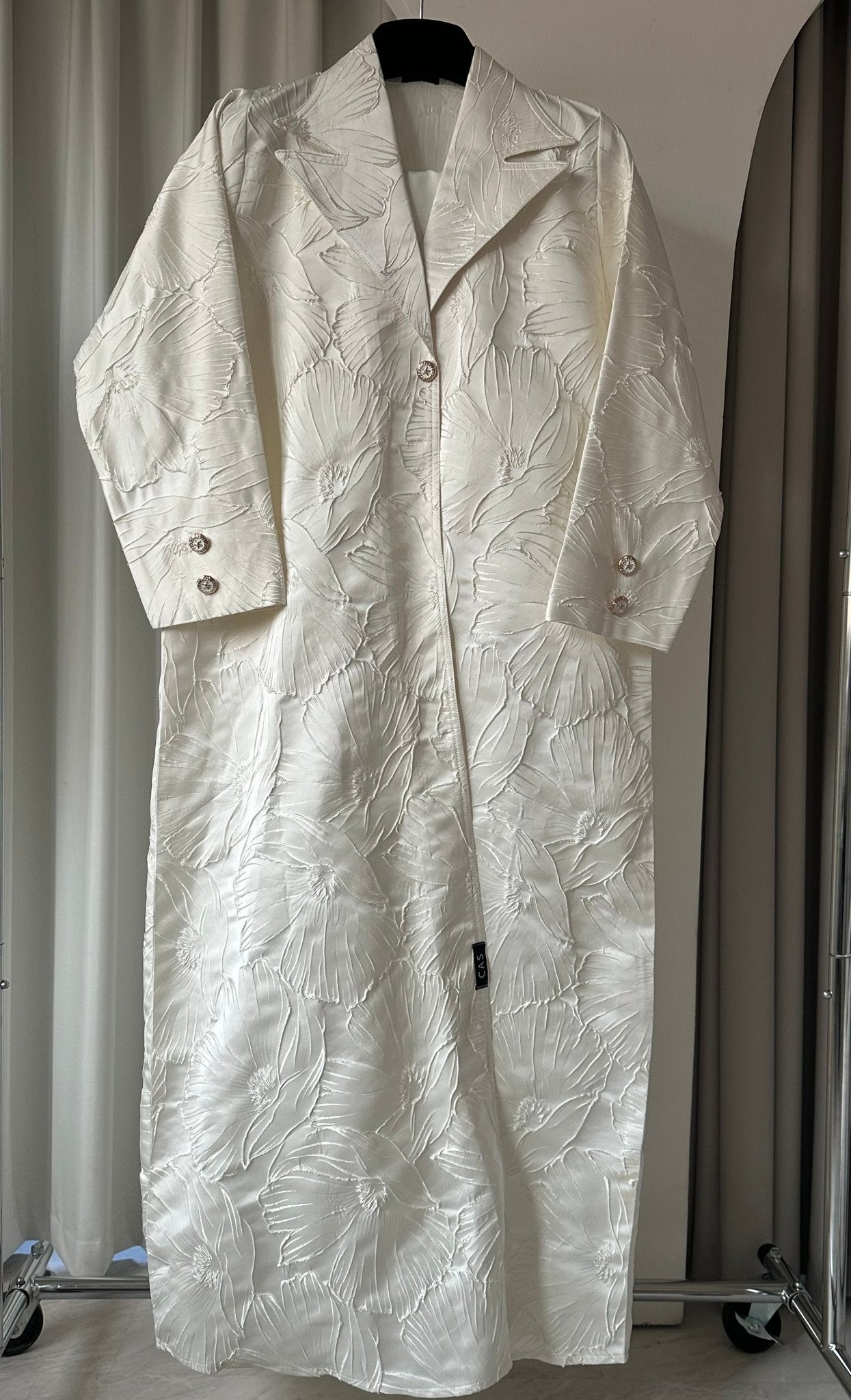 C 0622 Warm White Abaya