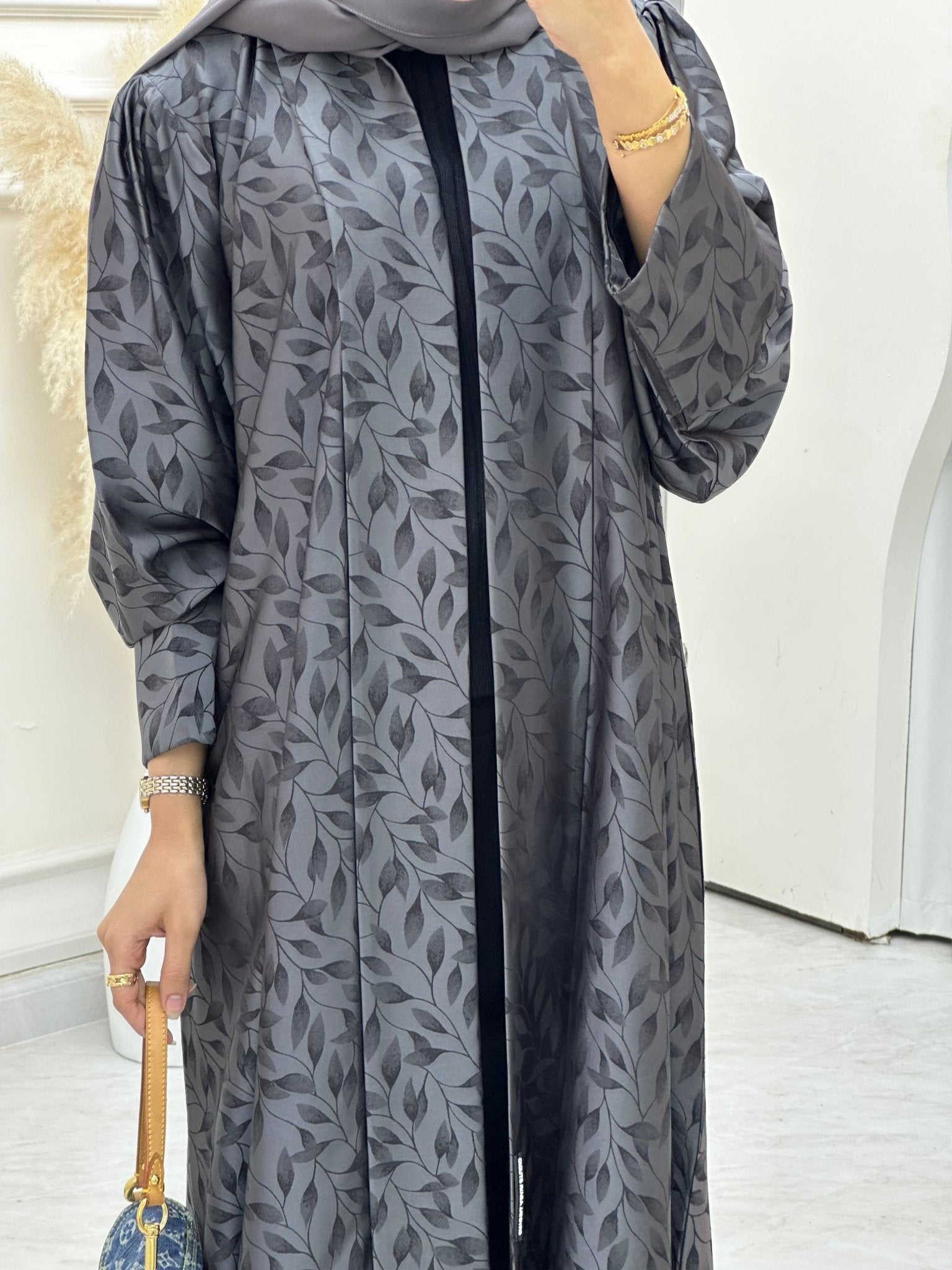 C 0632 - 04 Grey Leaf Print Abaya