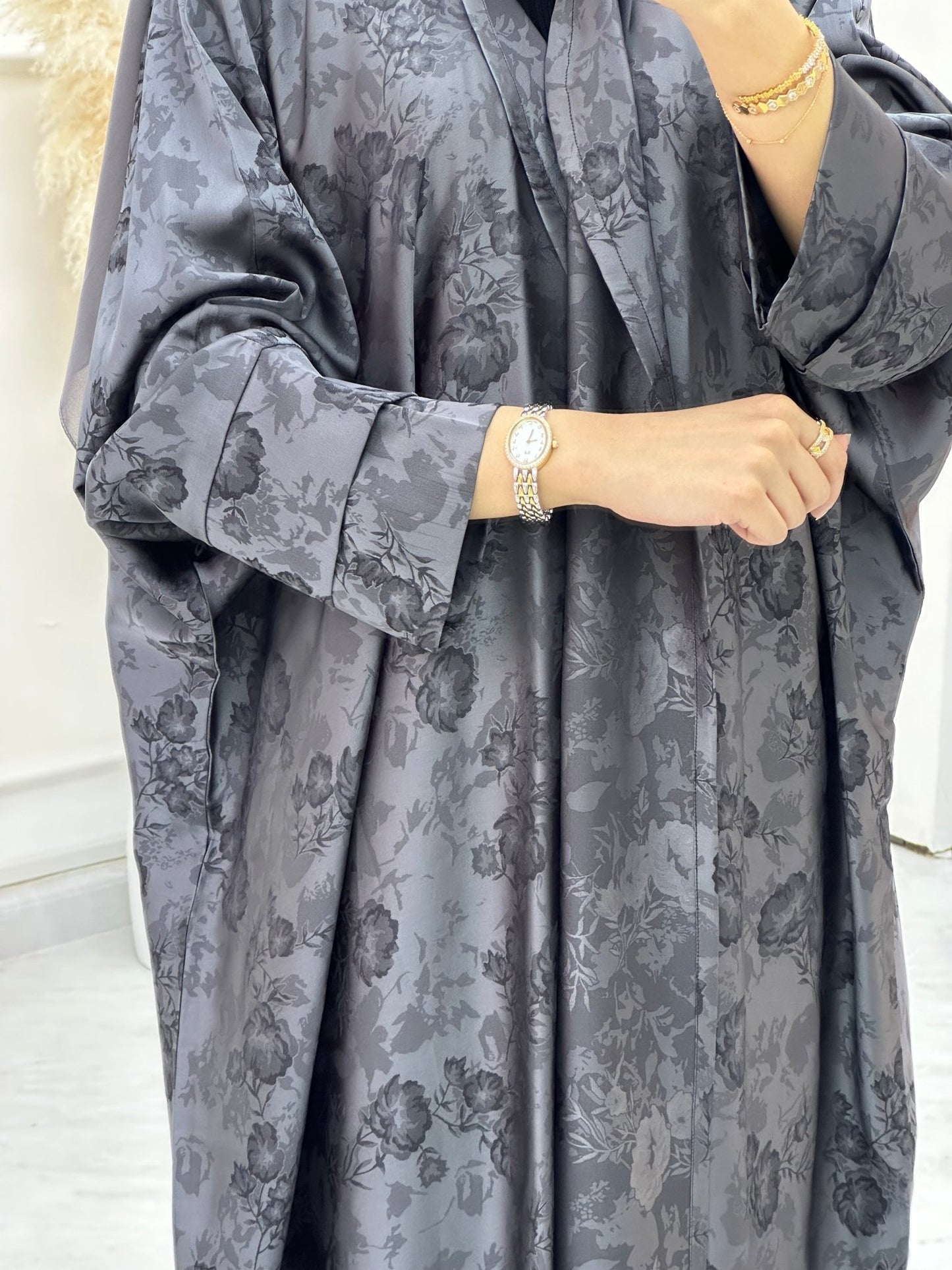 C 0633 - 04 Grey Bisht Floral Abaya