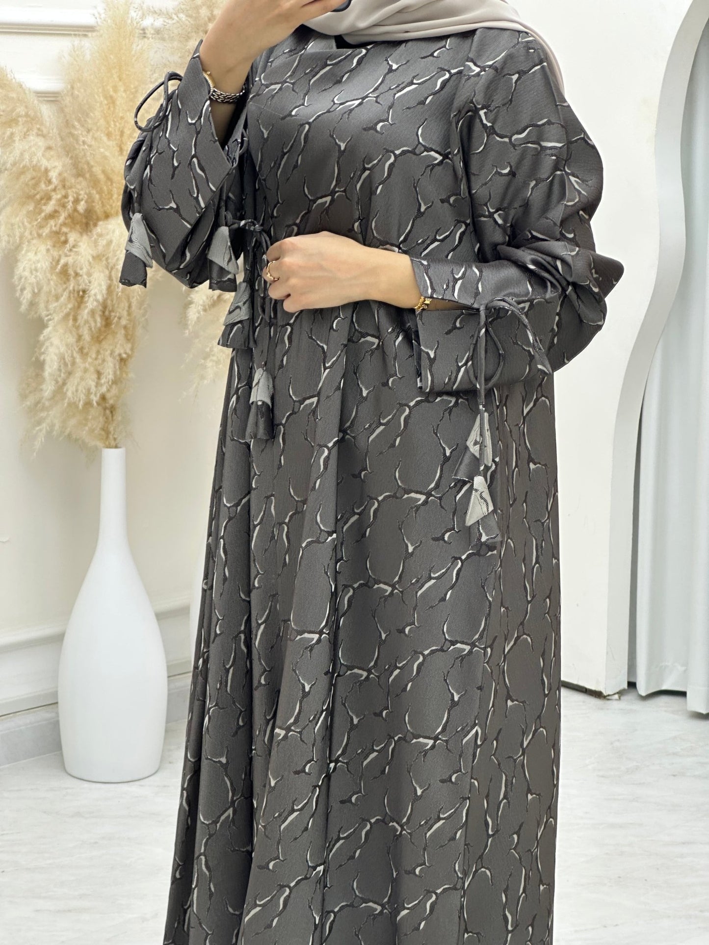 C 0634 - 01 Beige Ragged Abaya