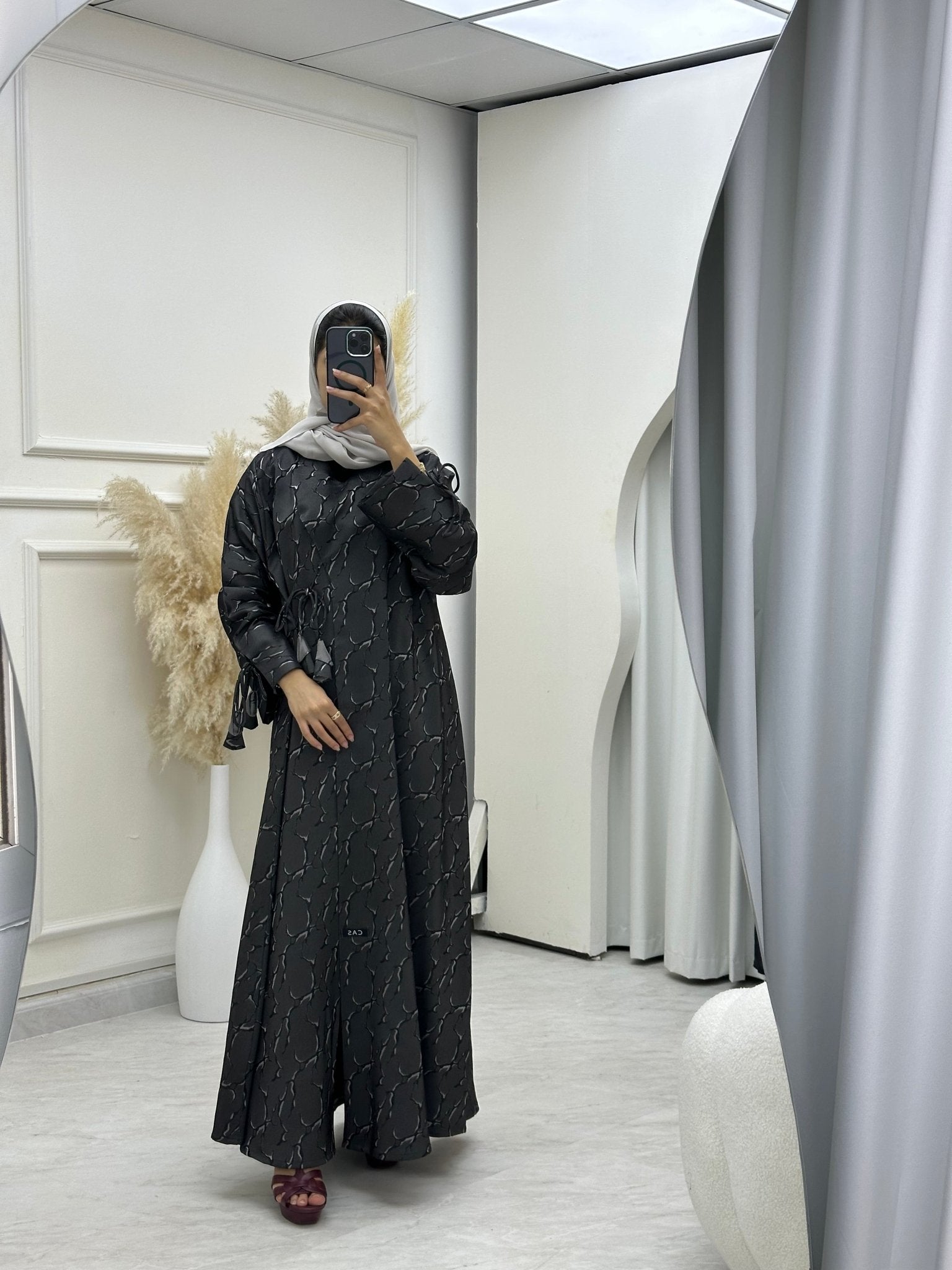 C 0634 - 03 Grey Ragged Abaya